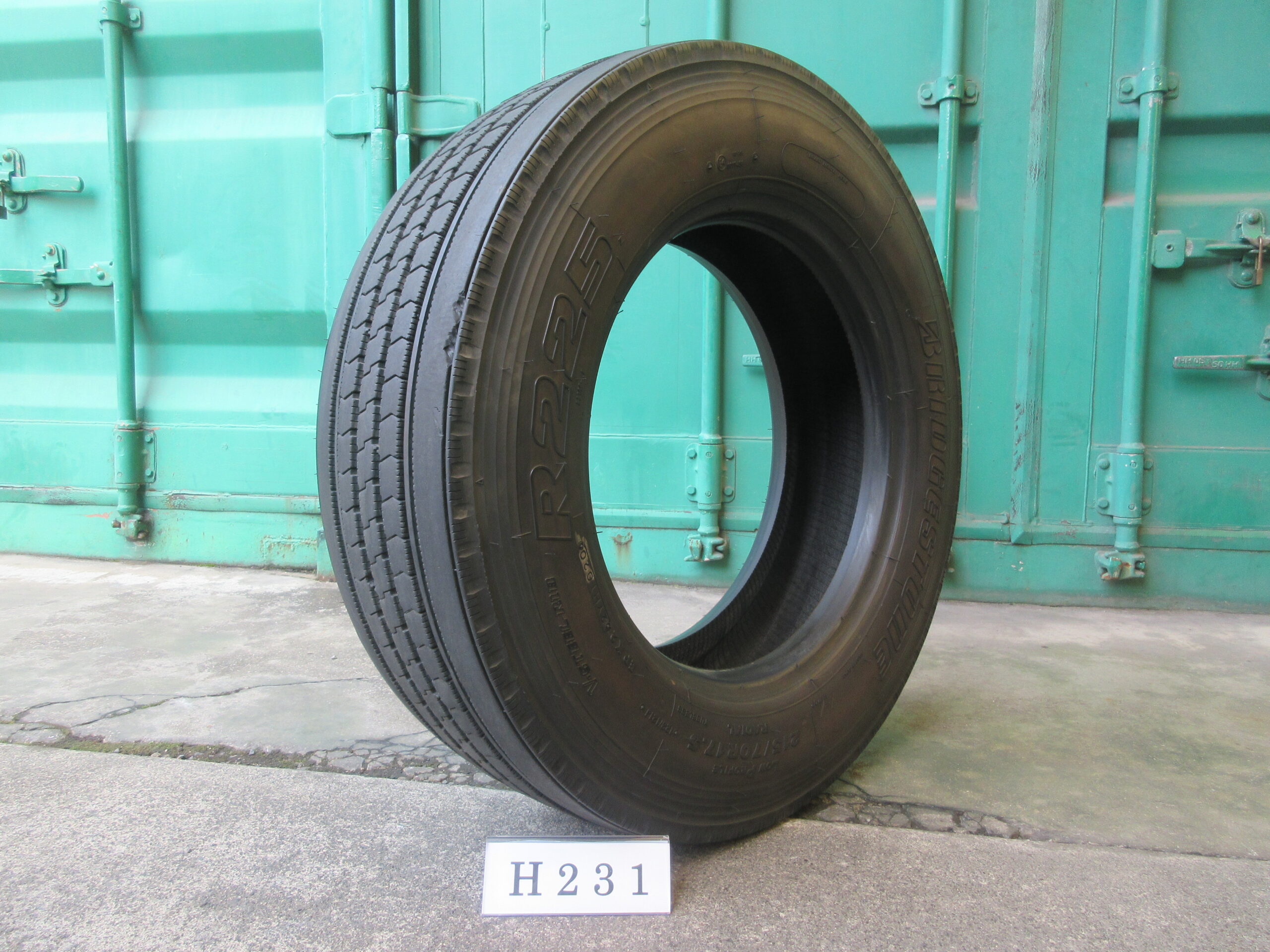 215/70R17.5  縦目　ブリヂストン H231