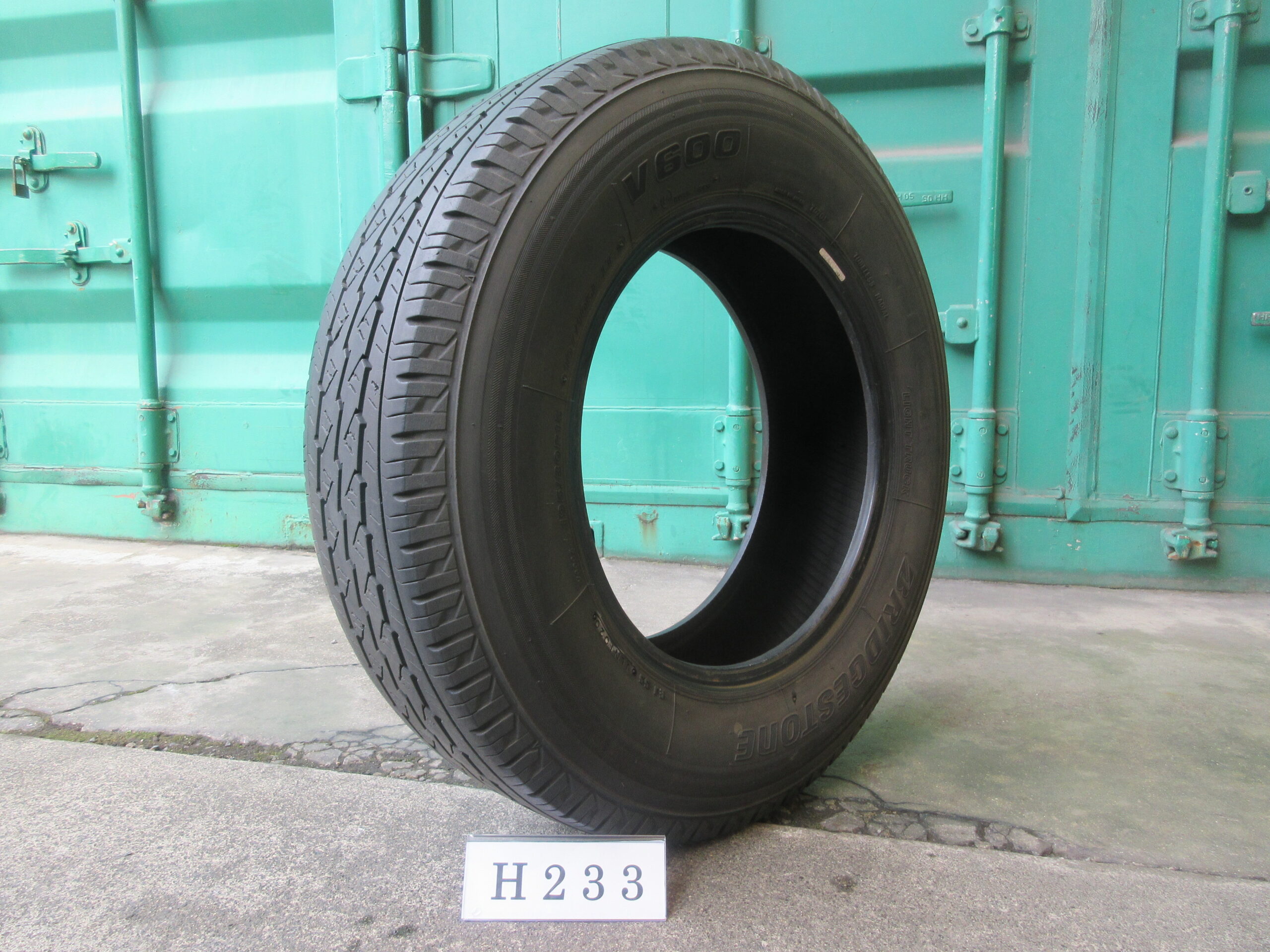195/80R15  縦目　ブリヂストン H233