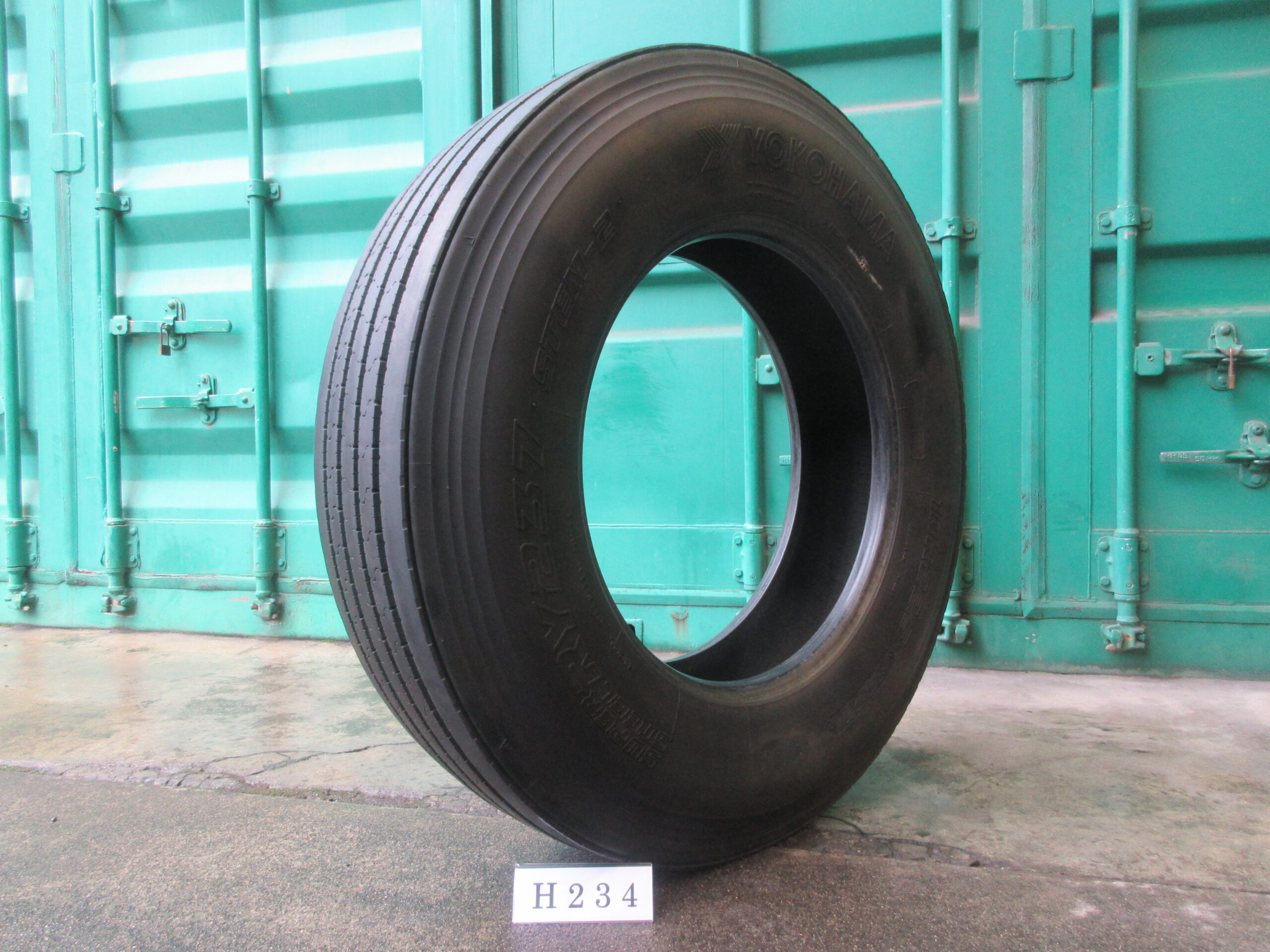 10R22.5   縦目　ヨコハマ  H234
