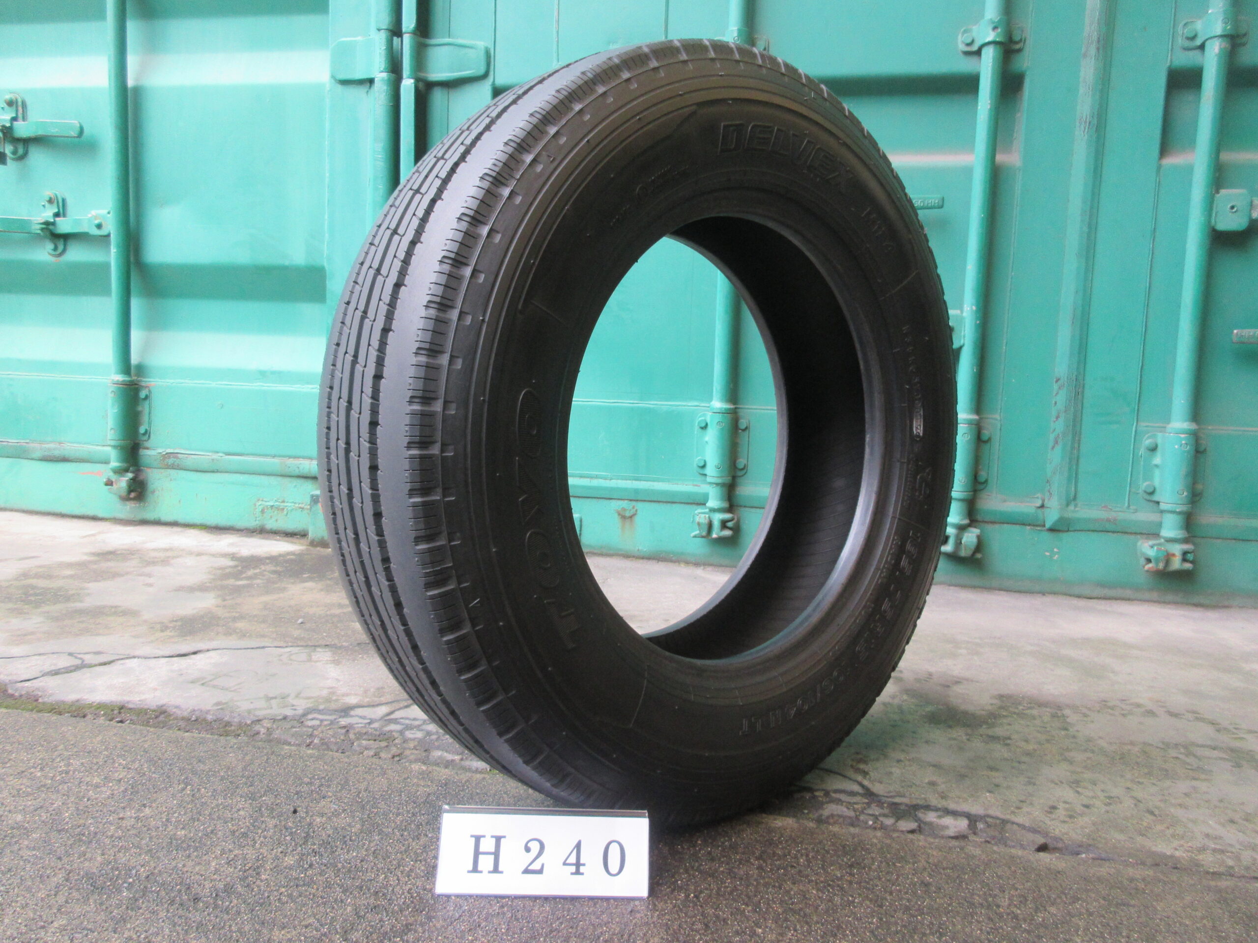 185/75R15   縦目 トーヨー  H240