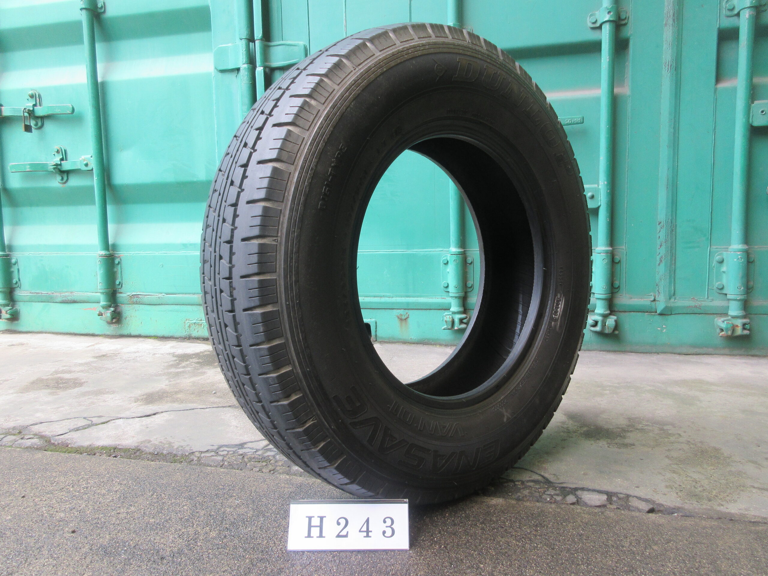 195/80R15  縦目　ダンロップ H243