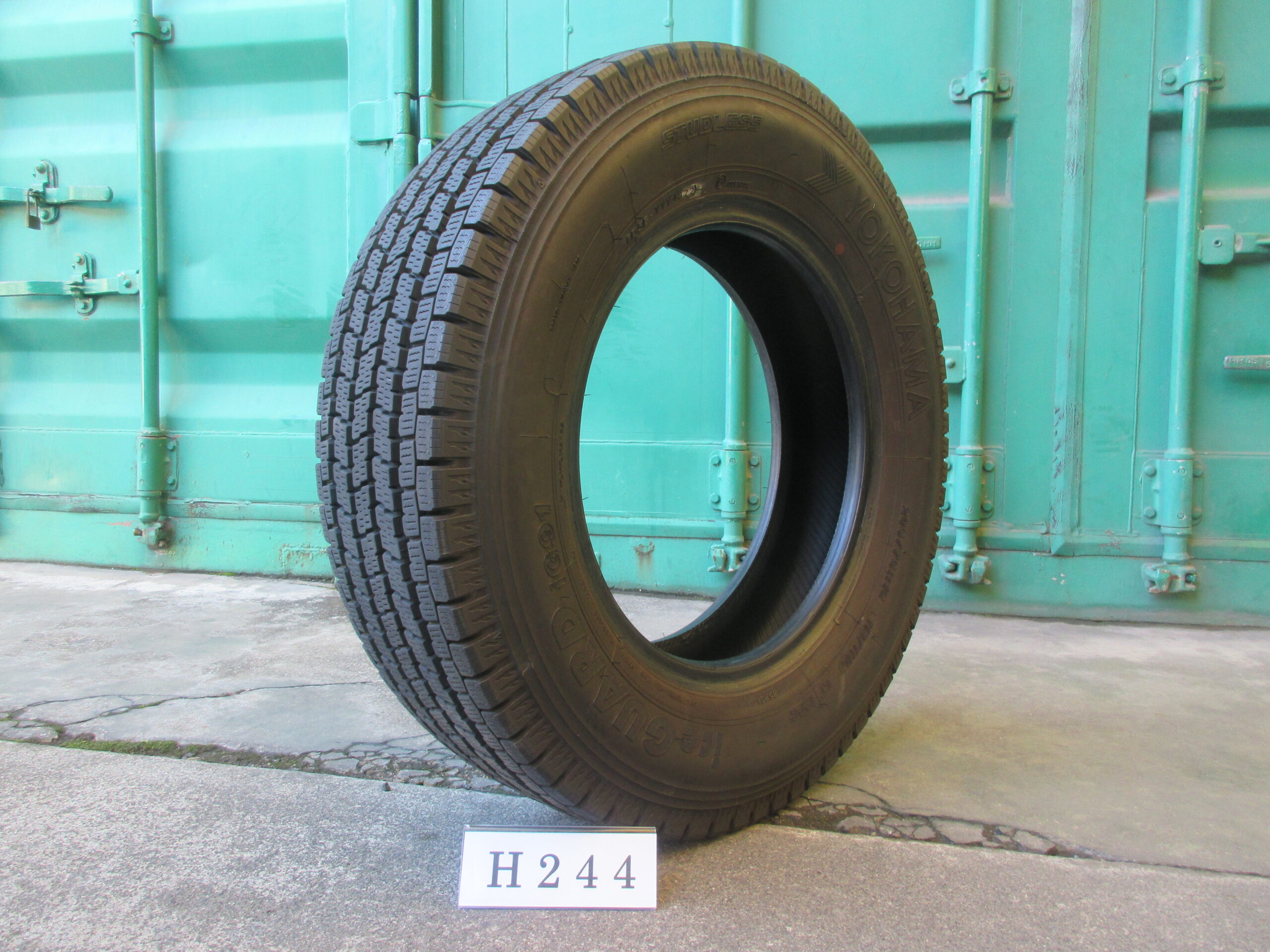 205/75R16  スタッドレス ヨコハマ  H244