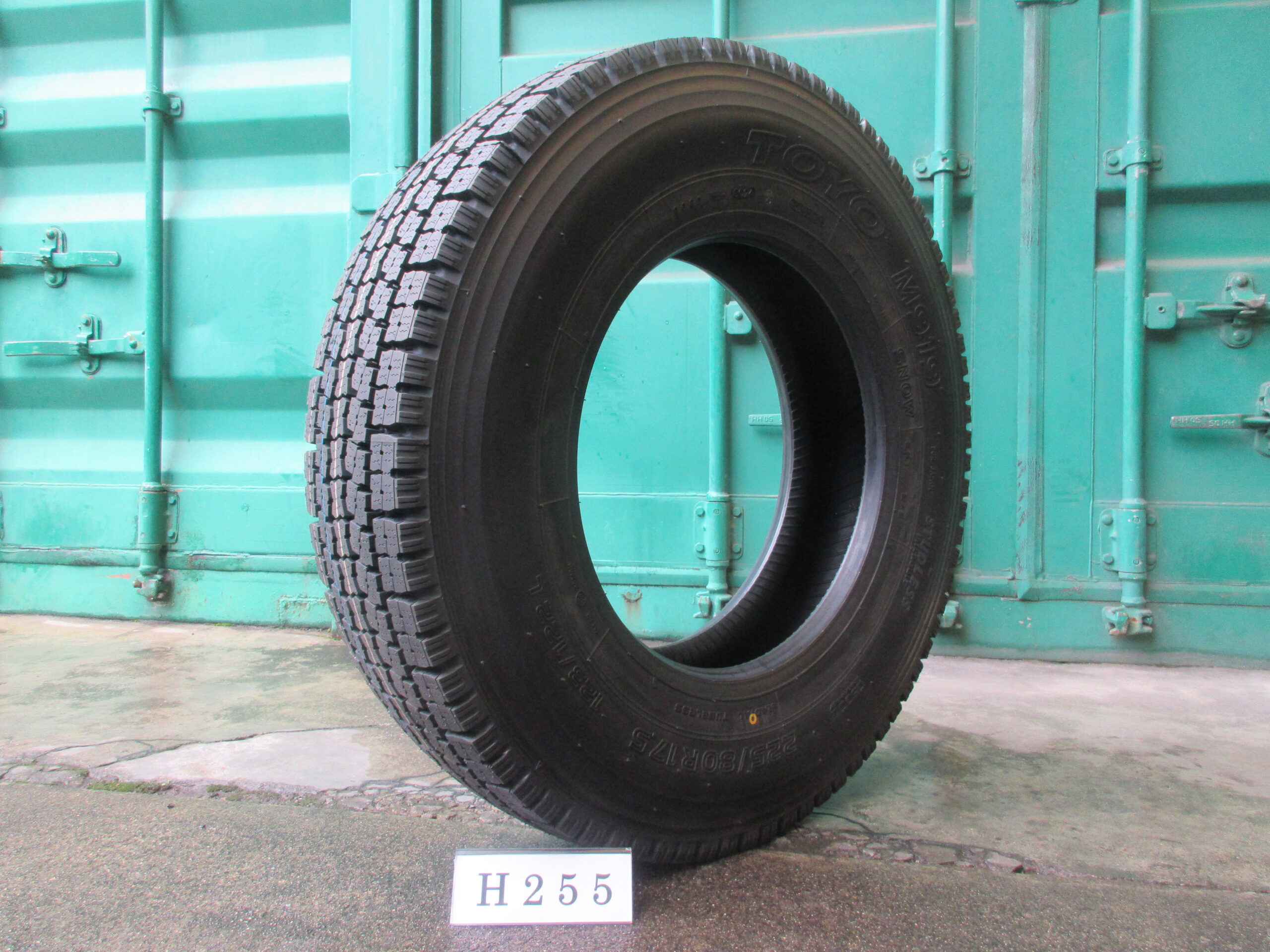 225/80R17.5  新品  スタッドレス　トーヨー H255
