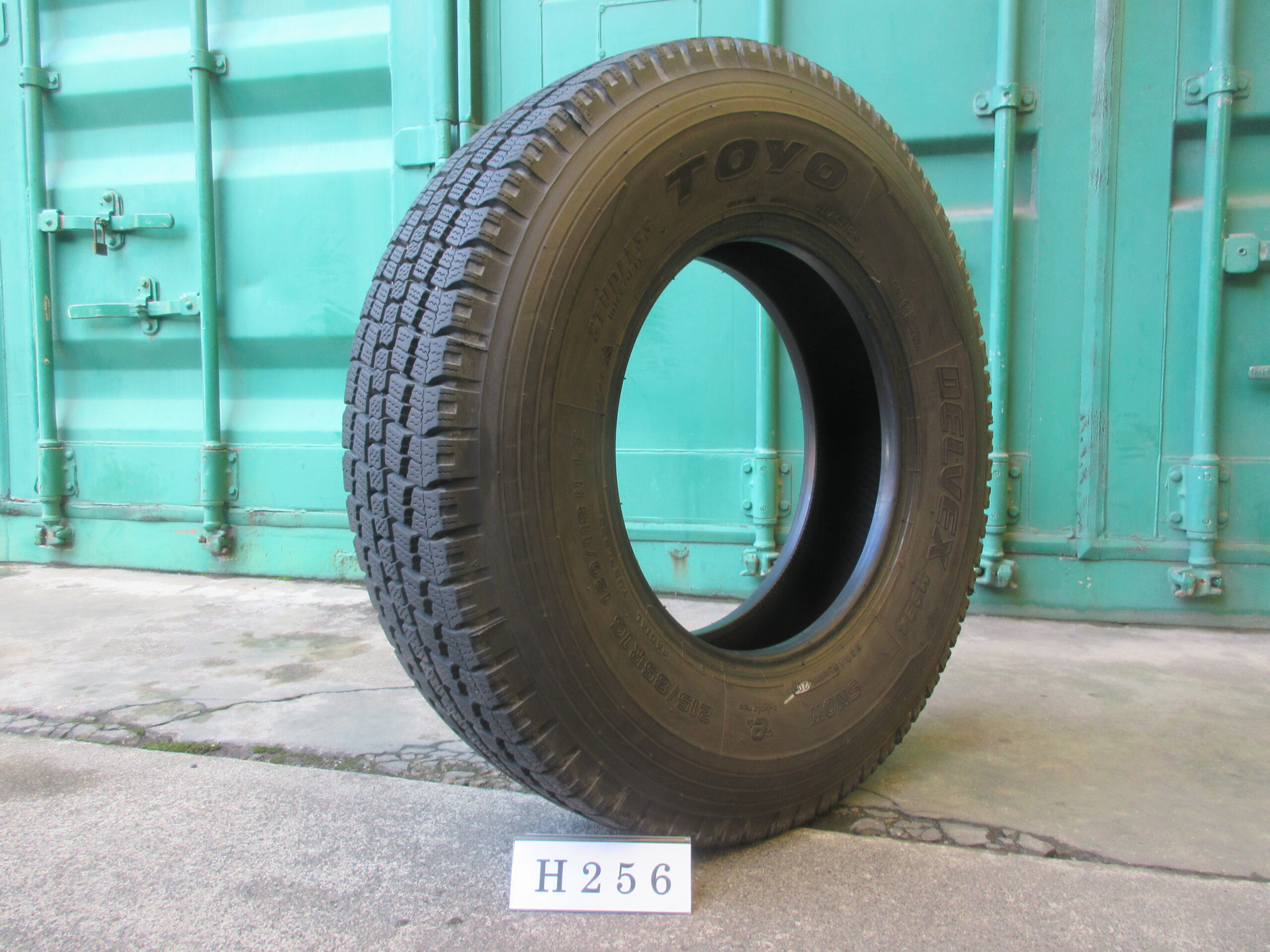215/85R16   スタッドレス　トーヨー H256
