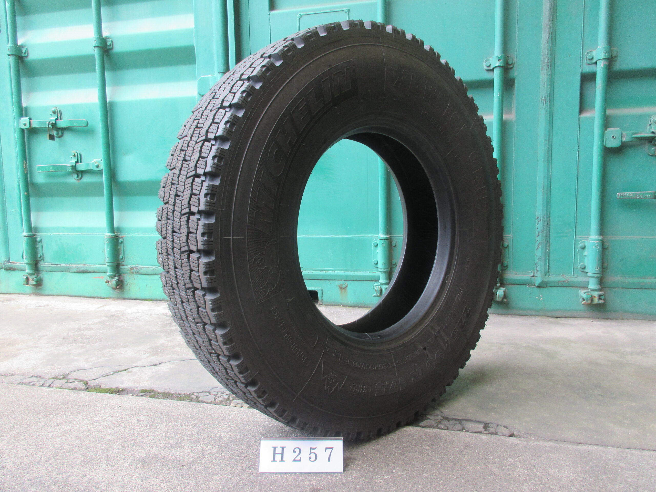 225/90R17.5   スタッドレス　ミシュラン  H257