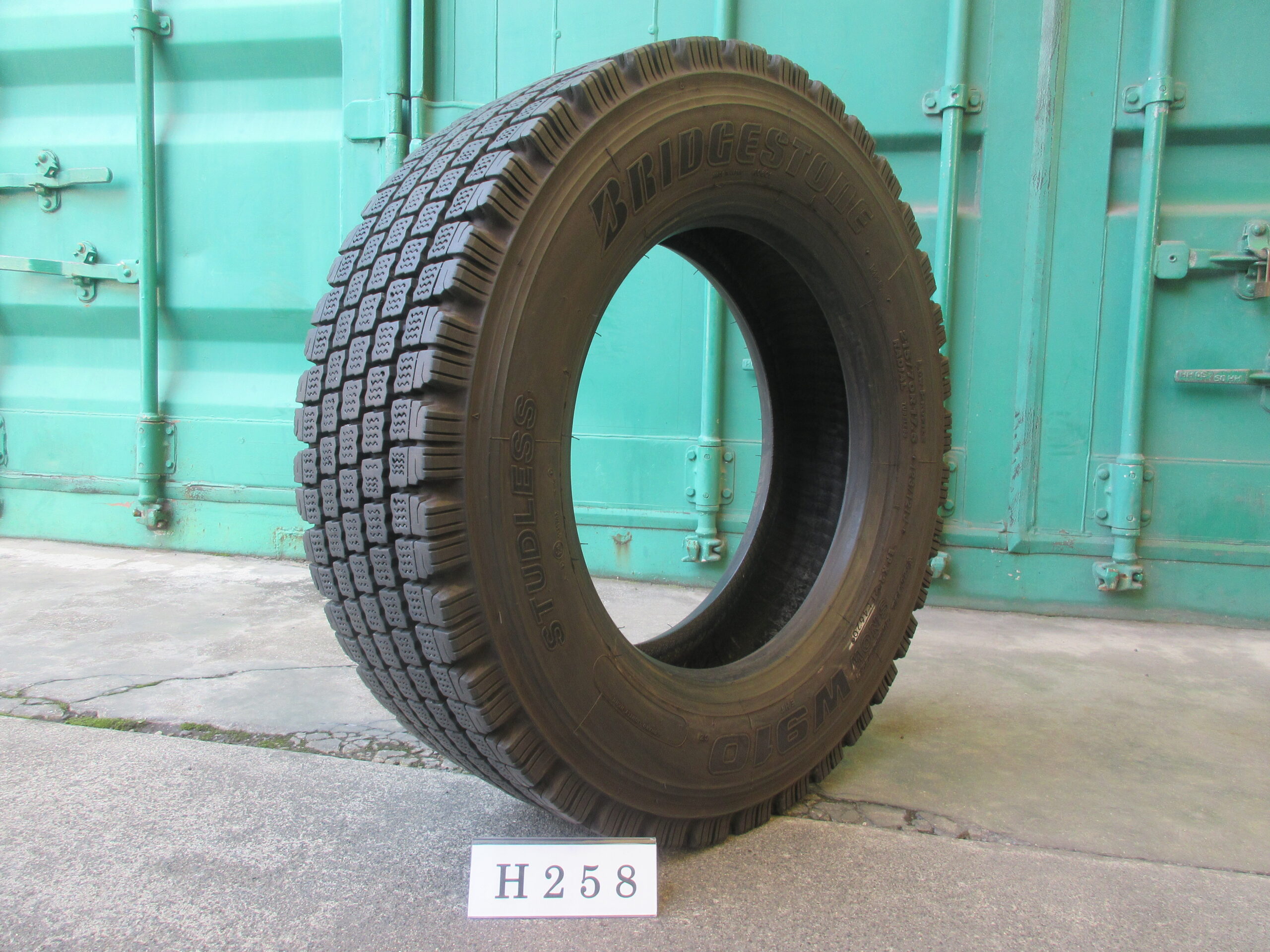 215/70R17.5  スタッドレス　ブリヂストン  H258