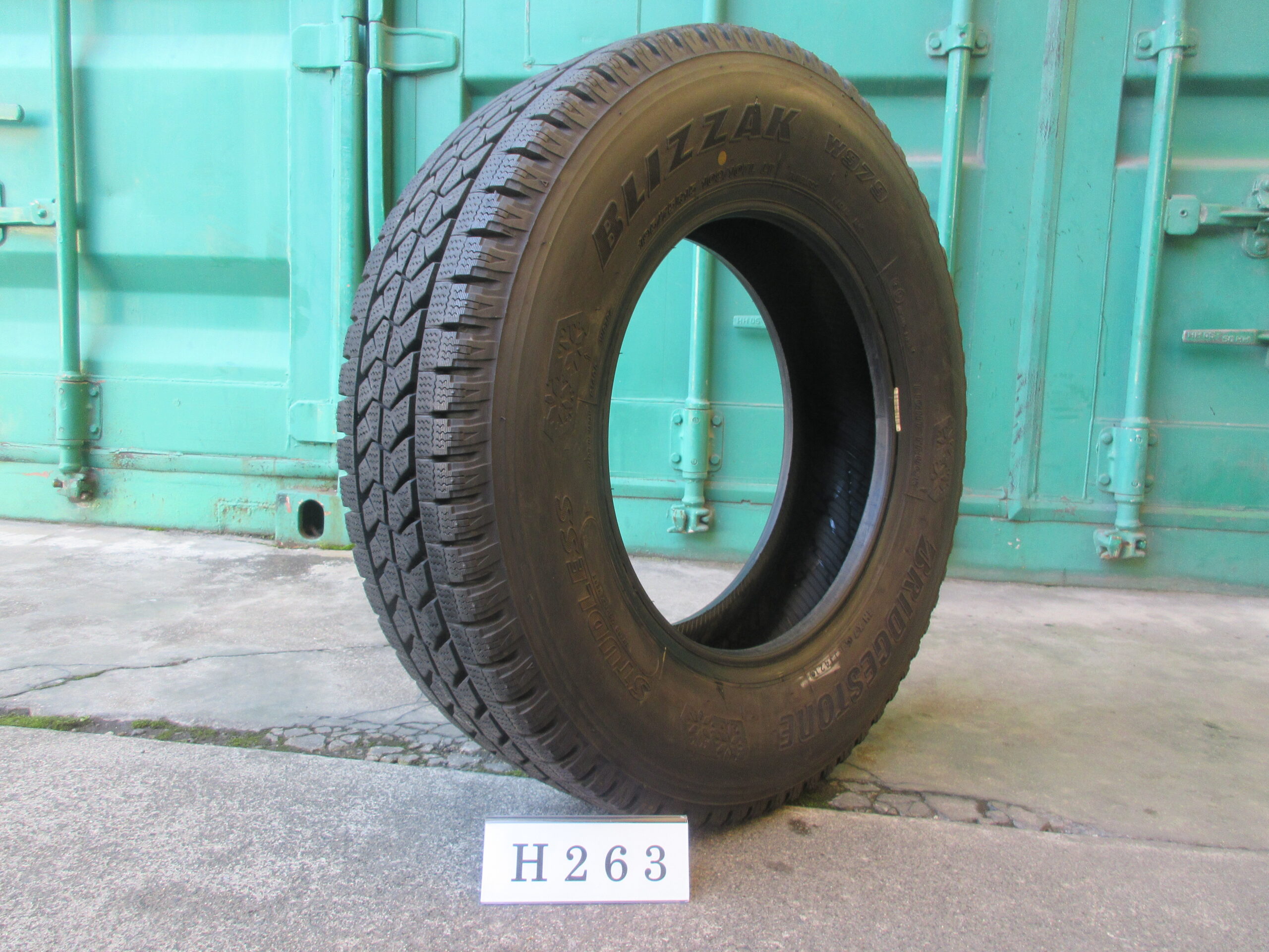 195/75R15   スタッドレス　ブリヂストン  H263