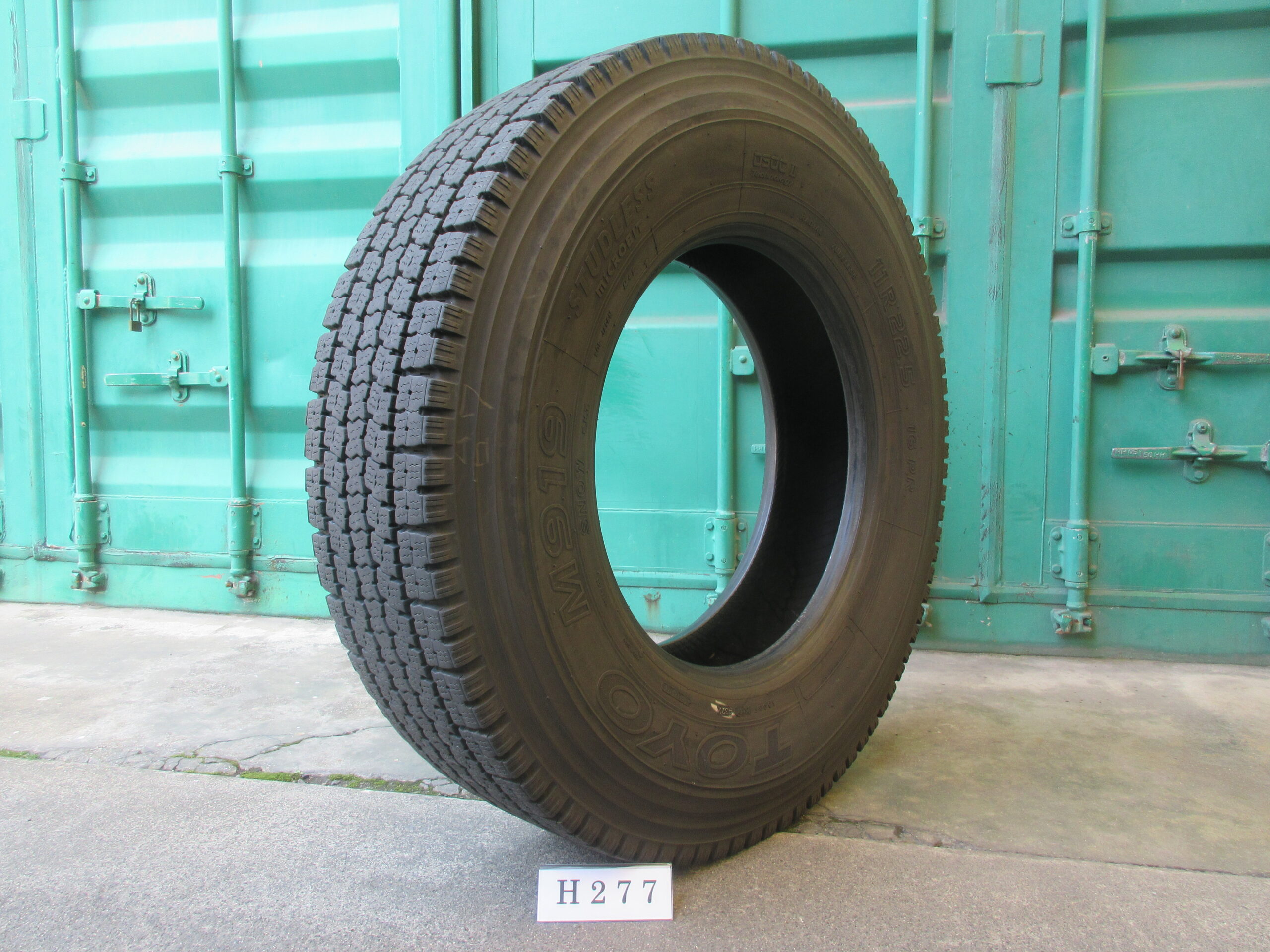 11R22.5  スタッドレス　トーヨー H277
