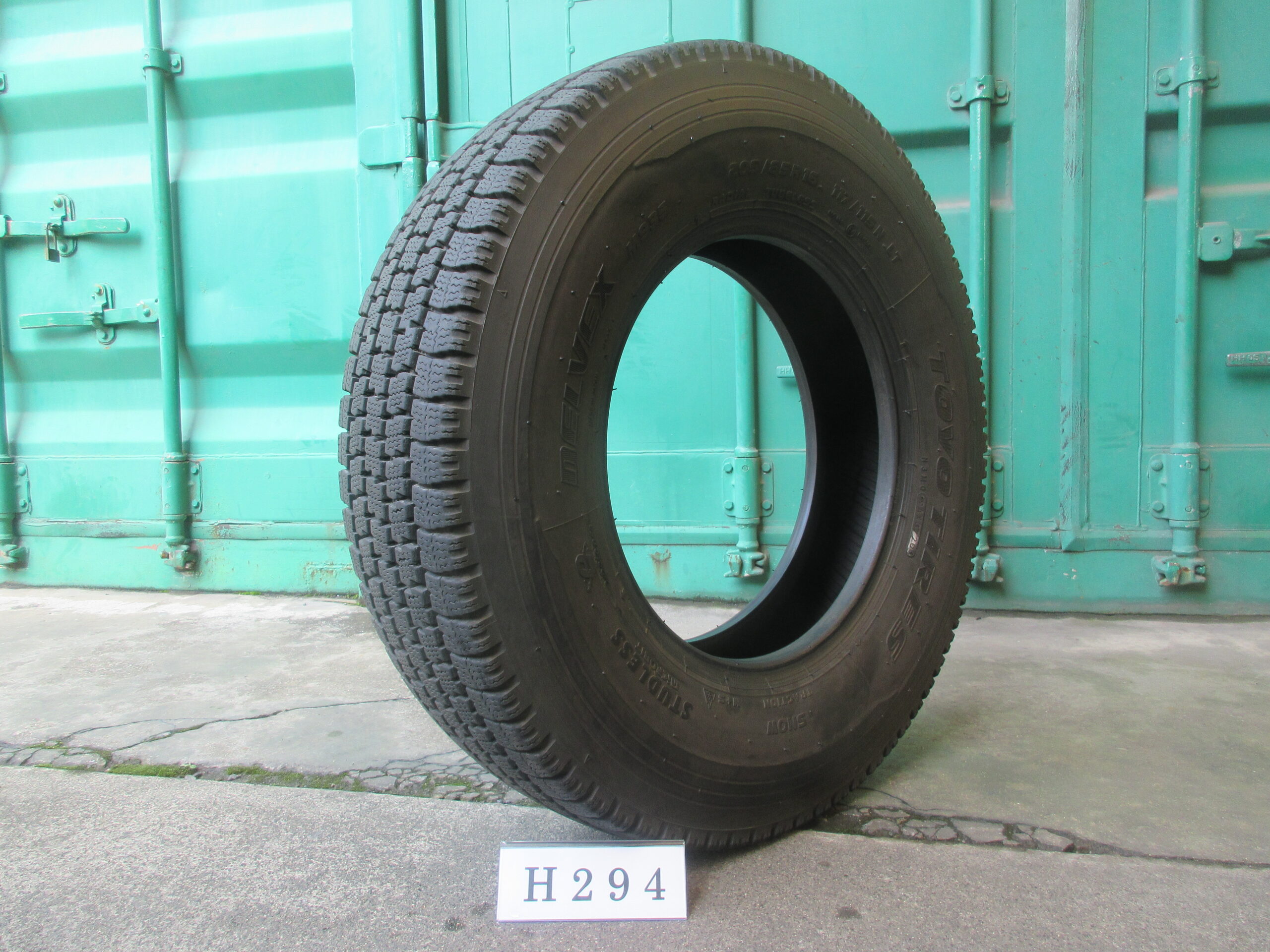 205/85R16   スタッドレス　トーヨー H294