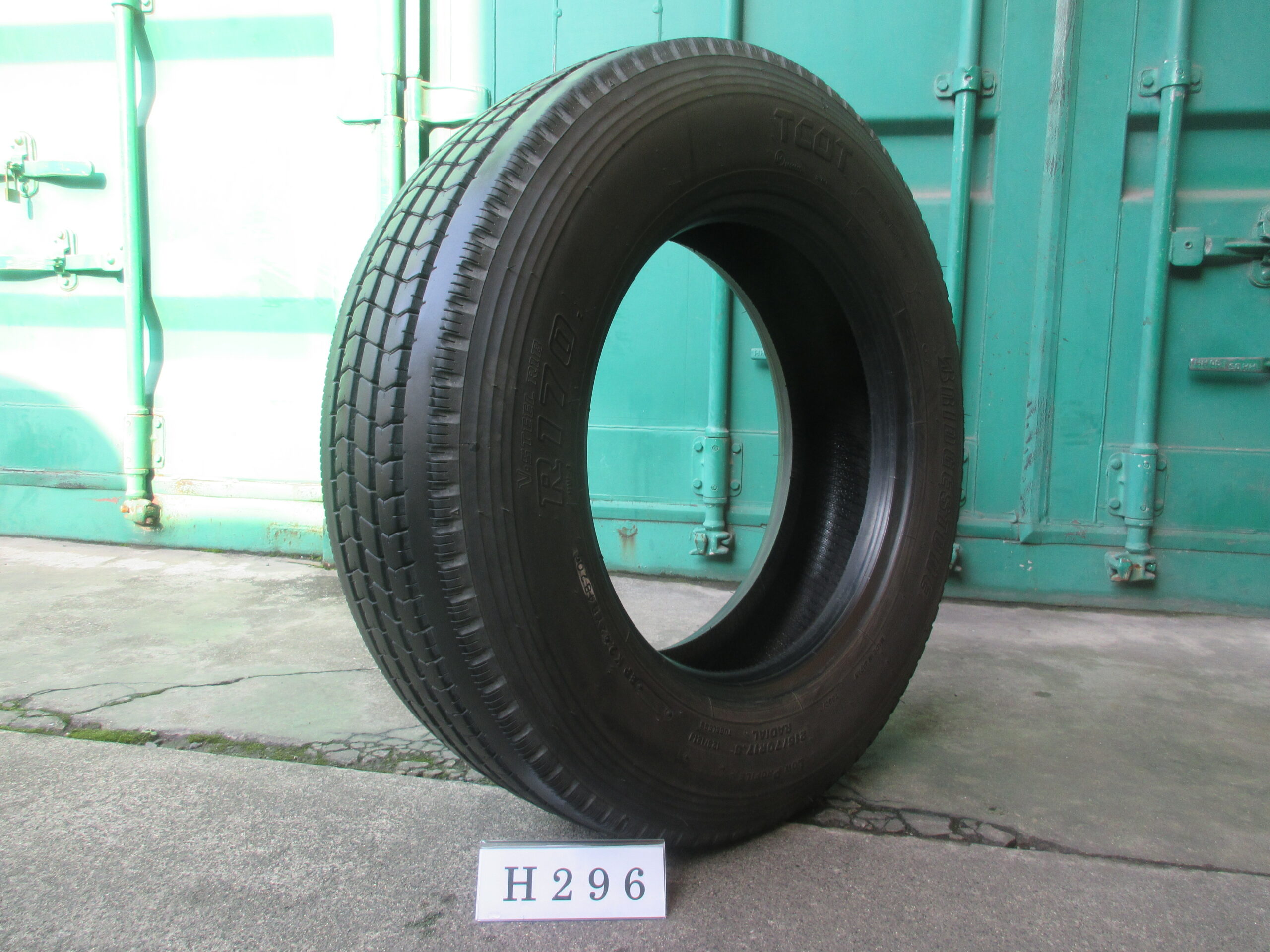 215/70R17.5  縦目　ブリヂストン H296