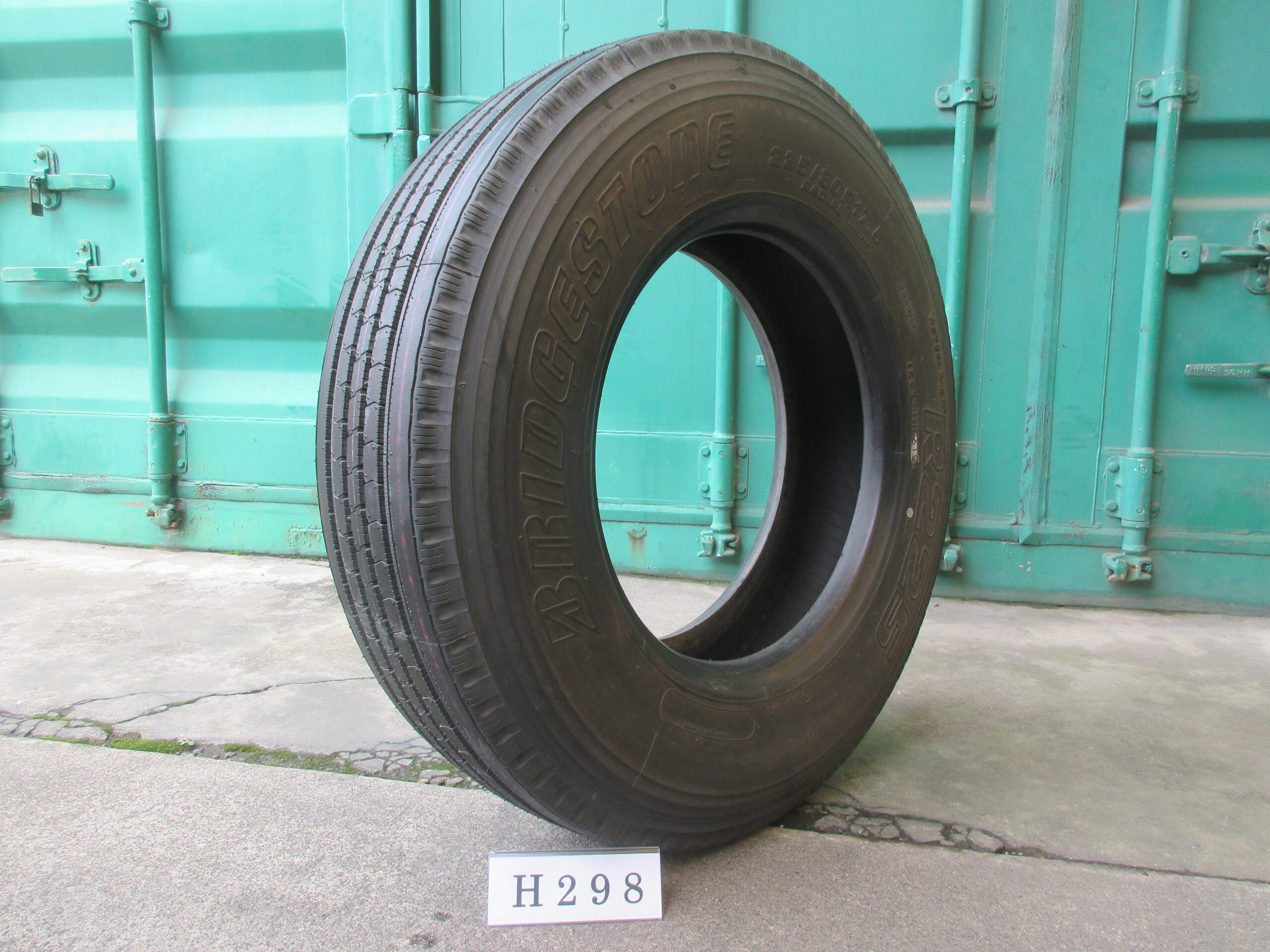 225/80R17.5  イボ付き   縦目　ブリヂストン H298