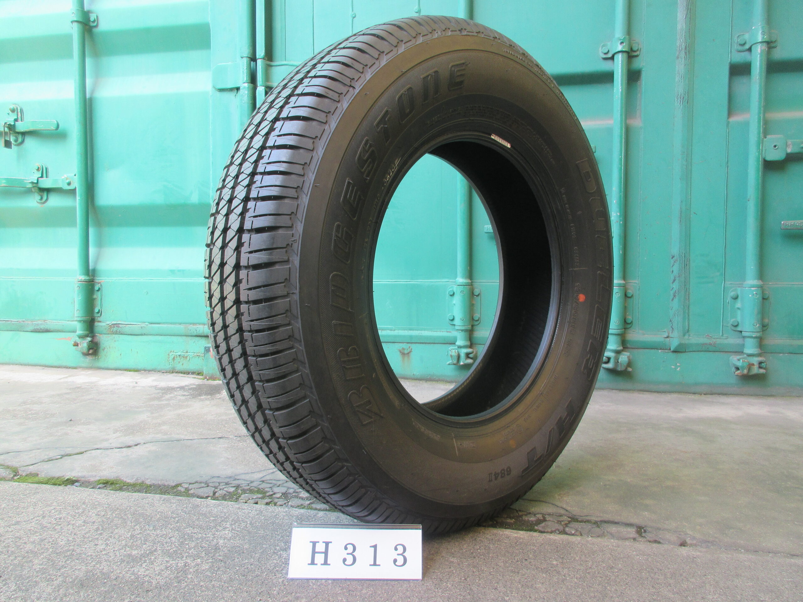 195/80R15  縦目　ブリヂストン H313