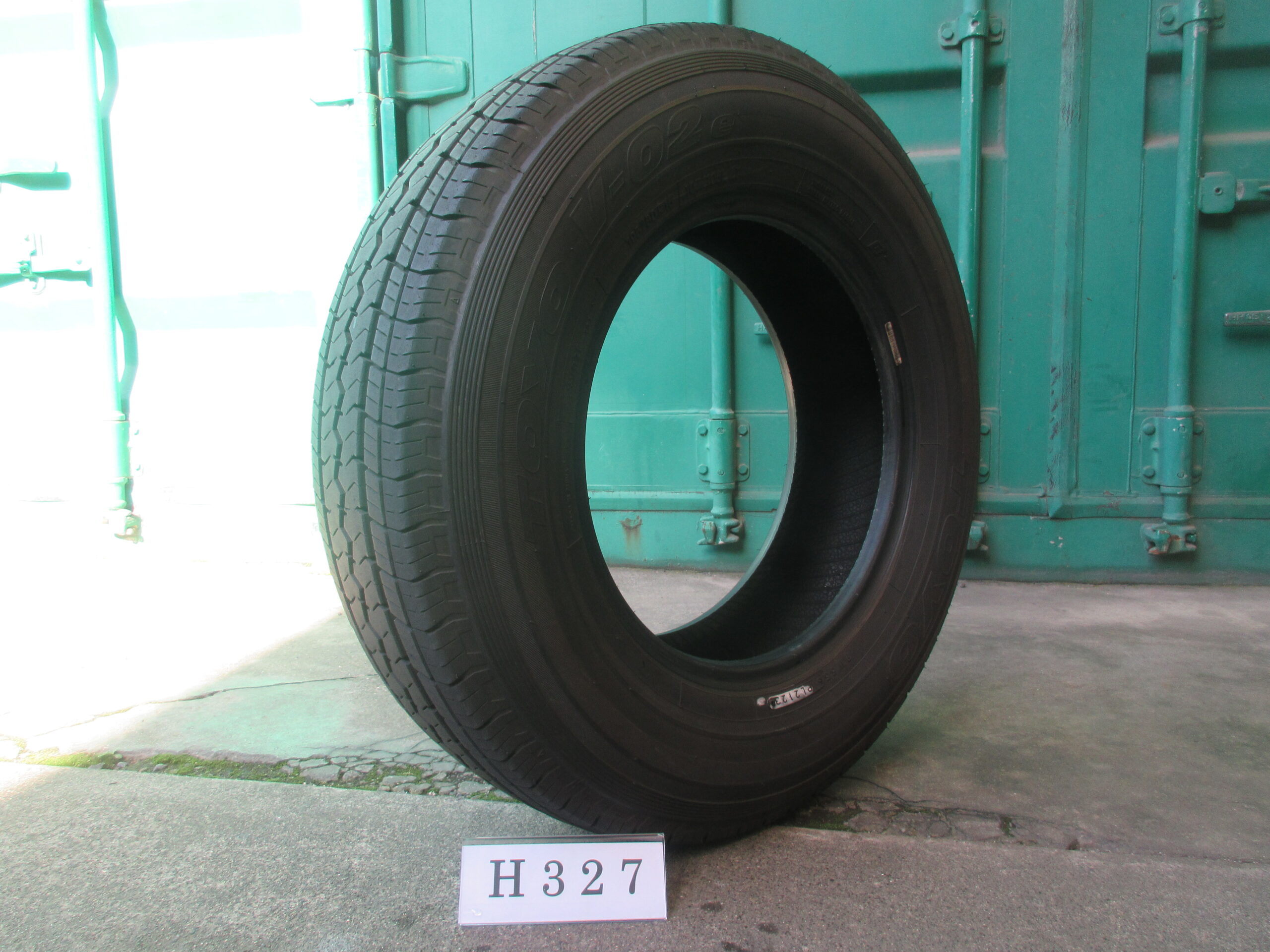 195/80R15   縦目 トーヨー  H327