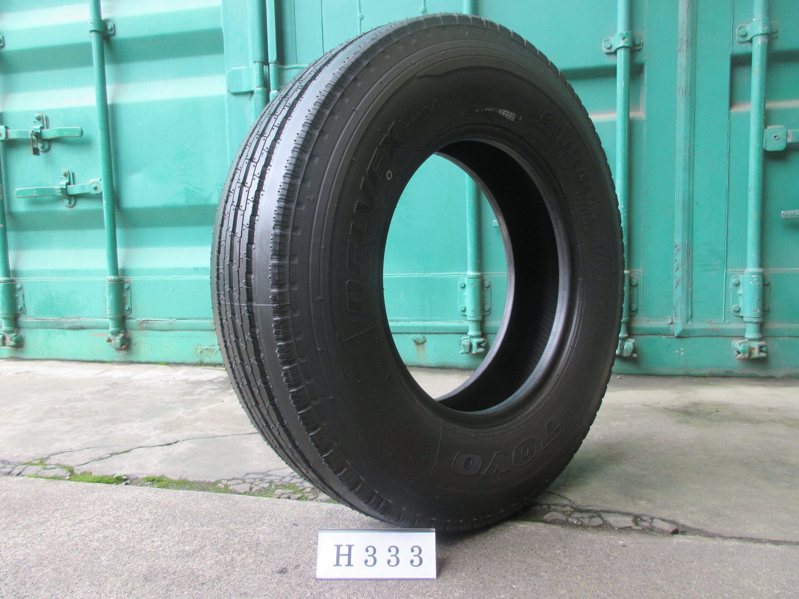 205/85R16  イボ付き  縦目　トーヨー H333