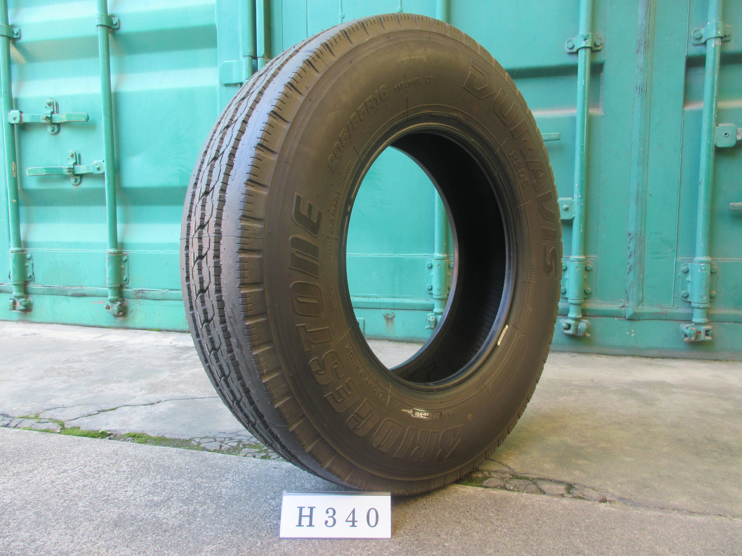 205/85R16  イボ付き   縦目　ブリヂストン   H340