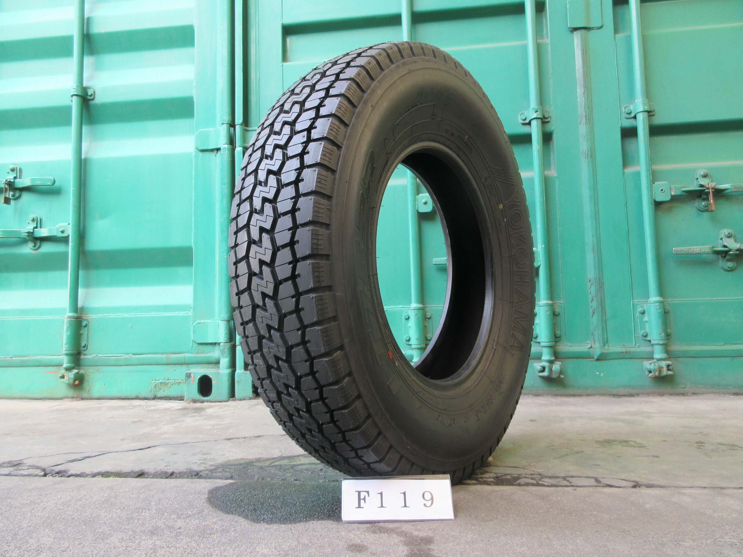 205/85R16　新品　ミックス　ヨコハマ　F119