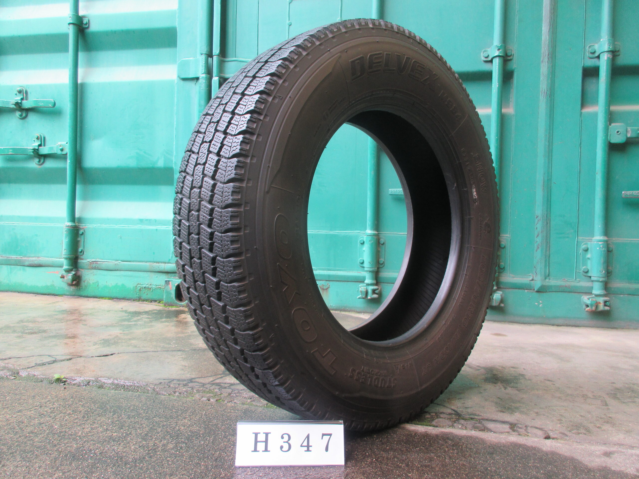 205/70R16   スタッドレス　トーヨー H347