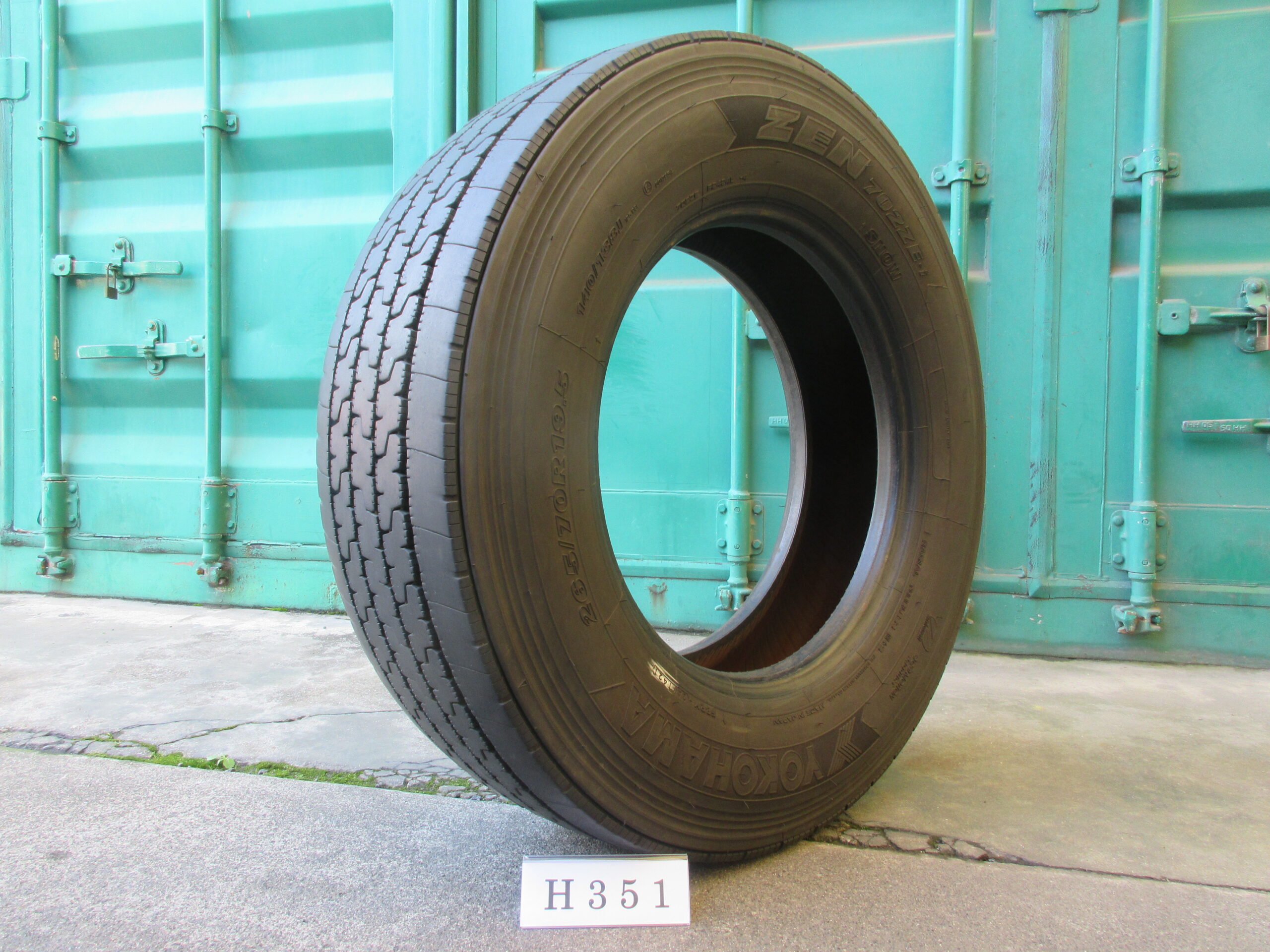 265/70R19.5   縦目　ヨコハマ  H351