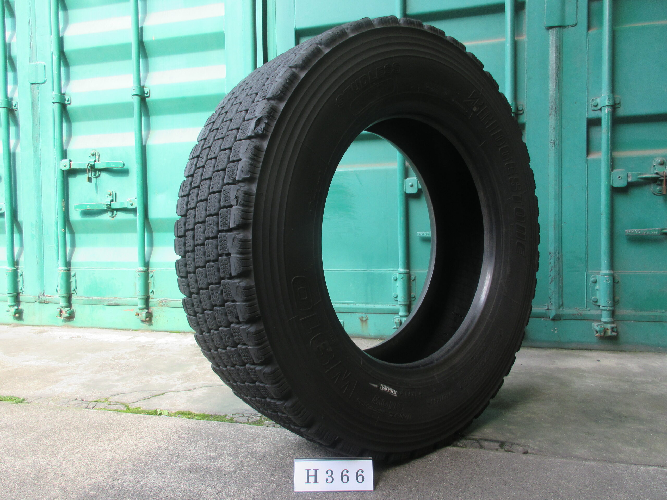 275/70R22.5   スタッドレス　ブリヂストン  H366