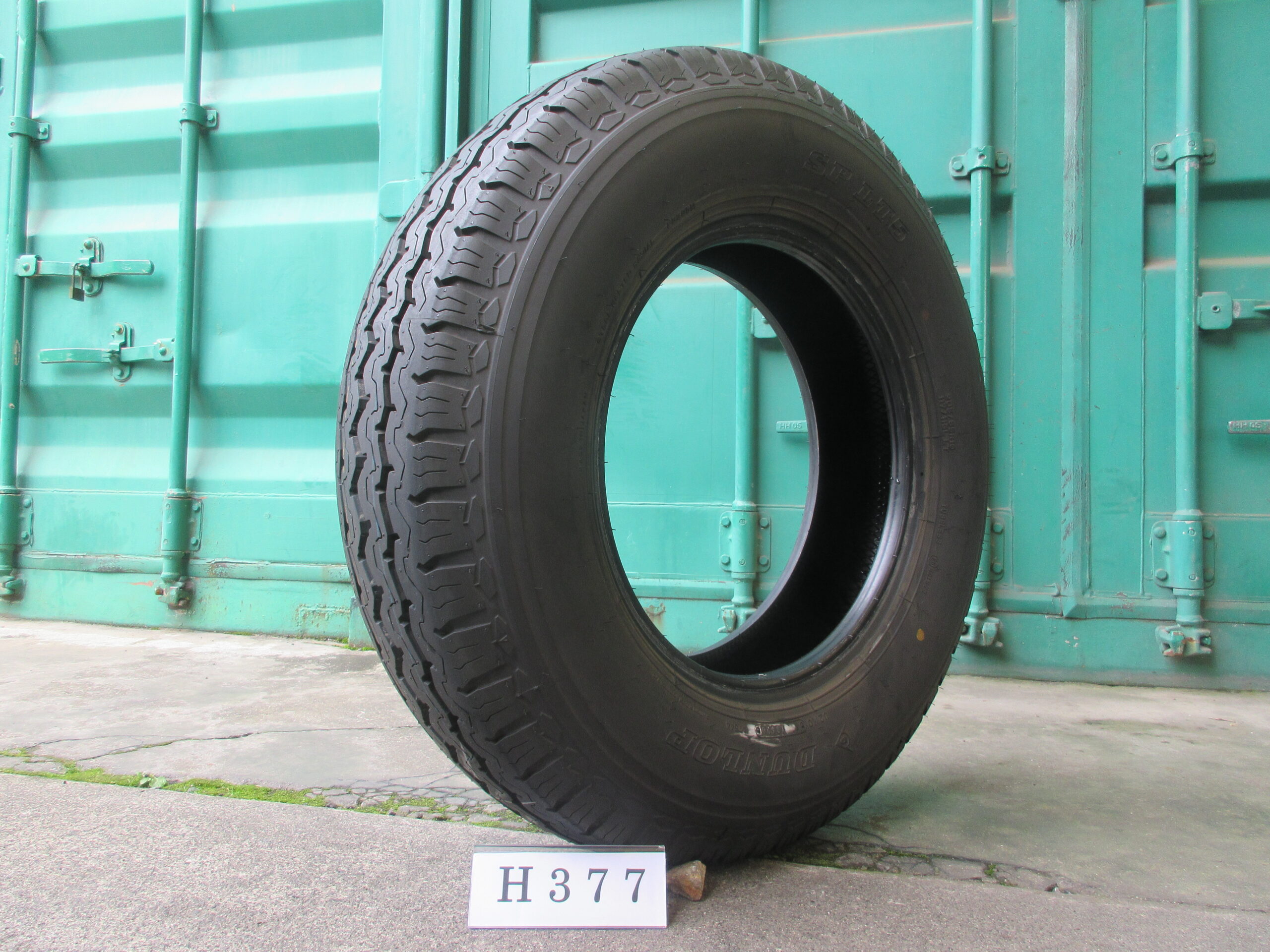205/85R16  イボ付き  縦目　ダンロップ H377