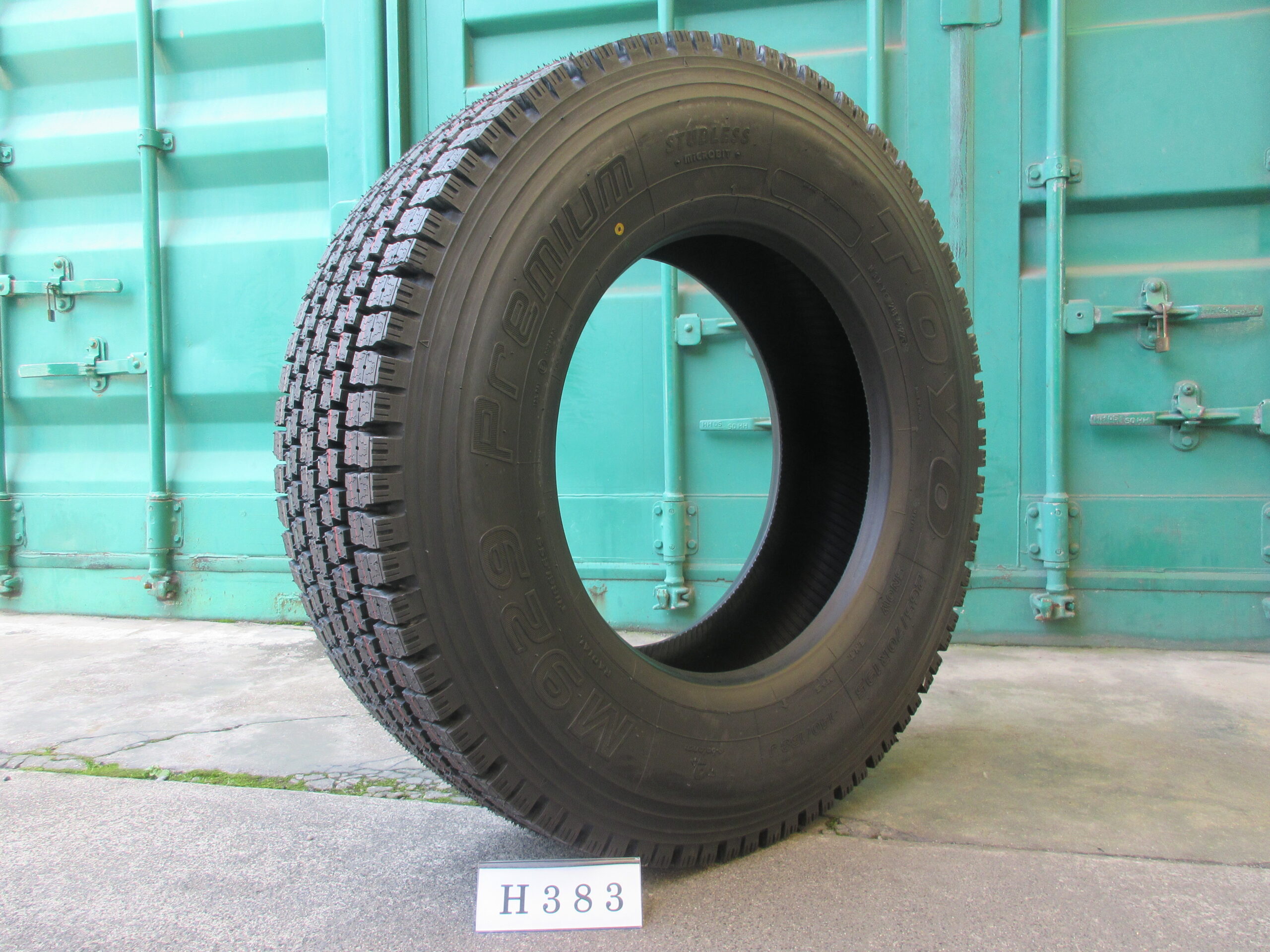 265/70R19.5  新品  スタッドレス　トーヨー H383