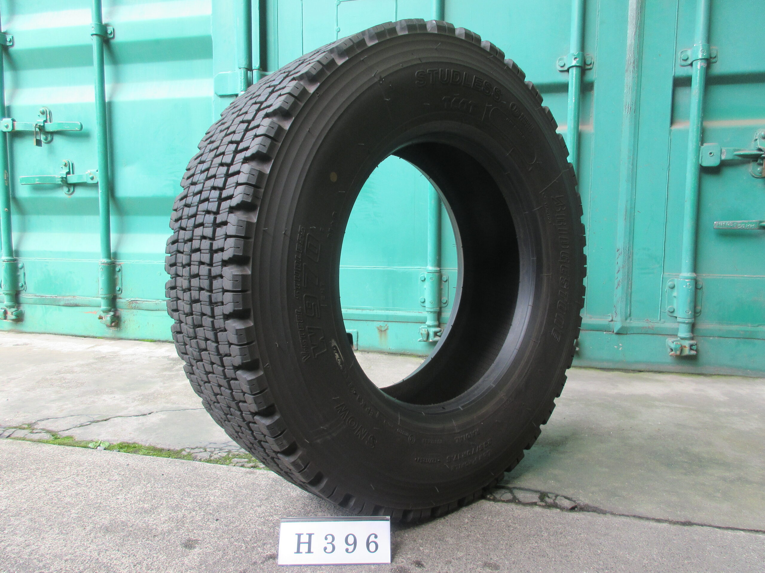 235/70R17.5   スタッドレス　ブリヂストン  H396