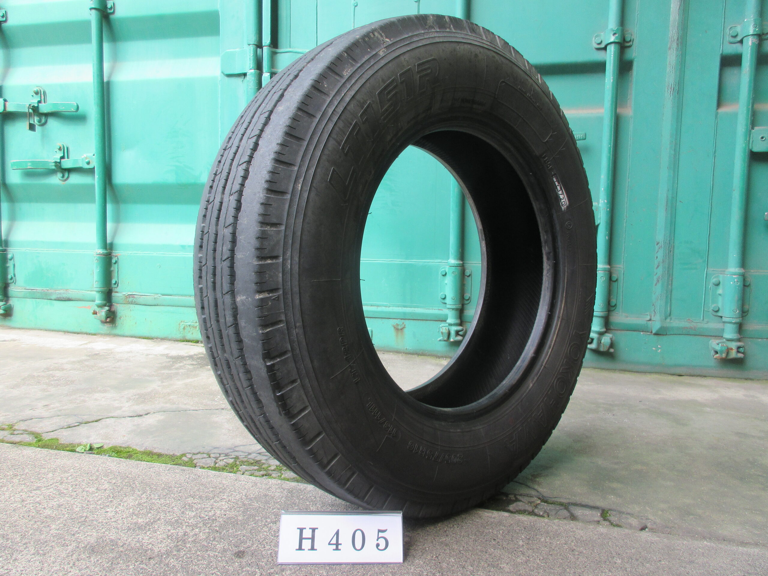 205/75R16   縦目　ヨコハマ  H405