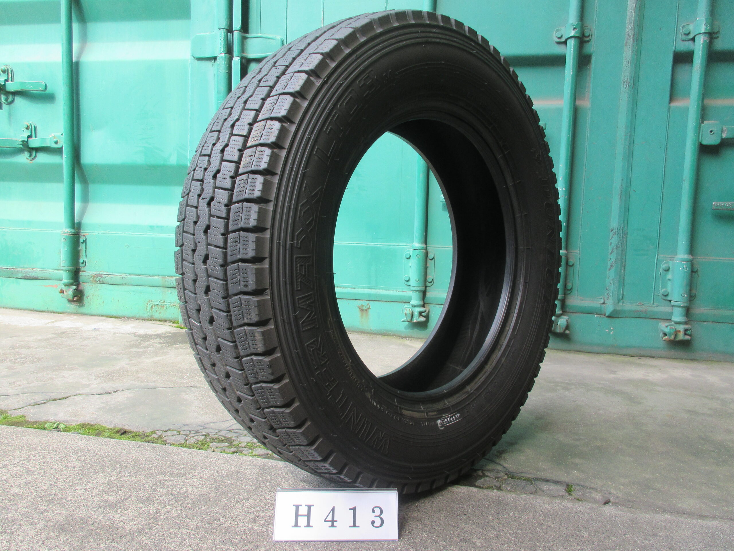 205/70R16  スタッドレス　ダンロップ H413