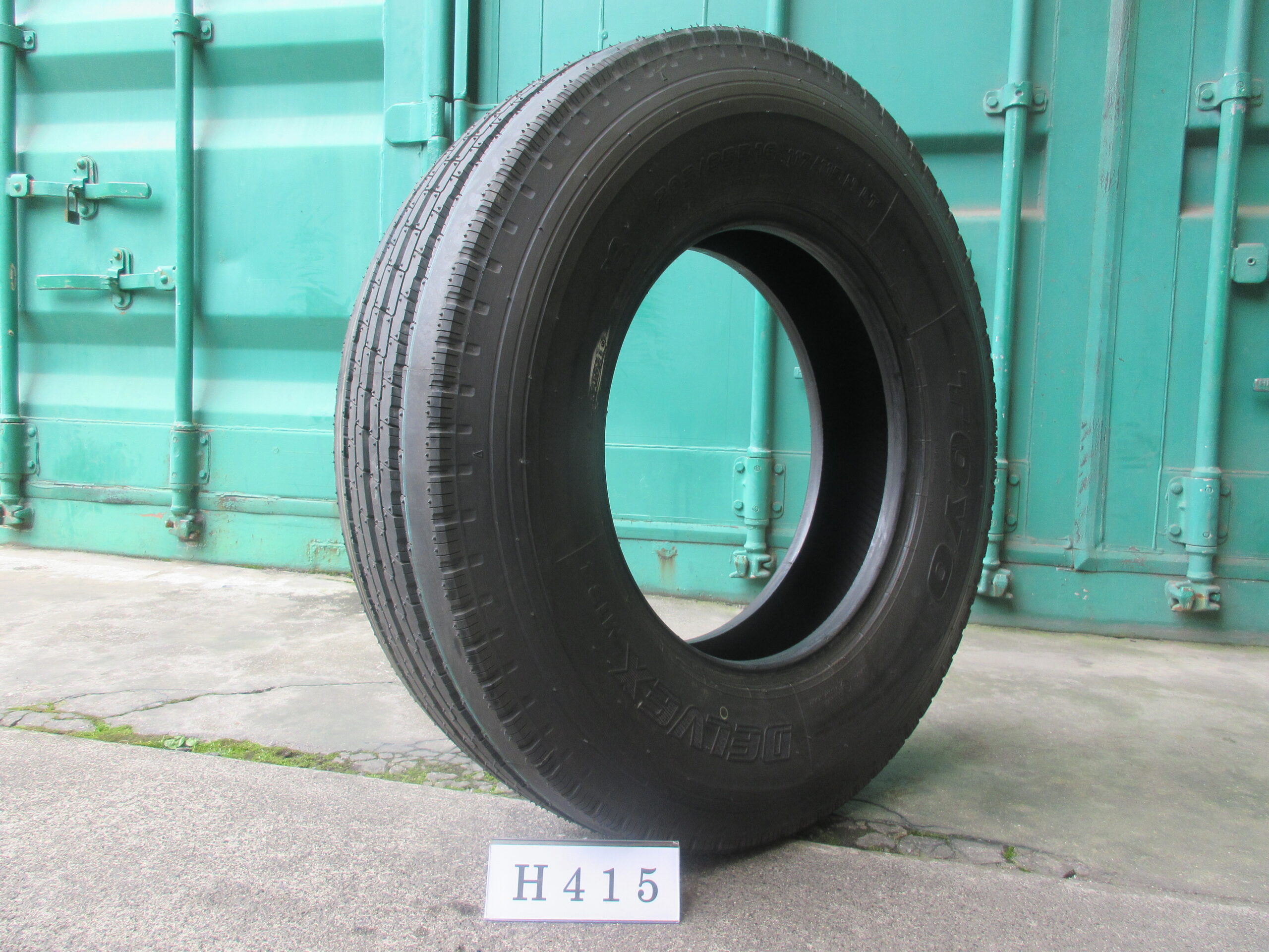205/85R16  イボ付き  縦目　トーヨー H415