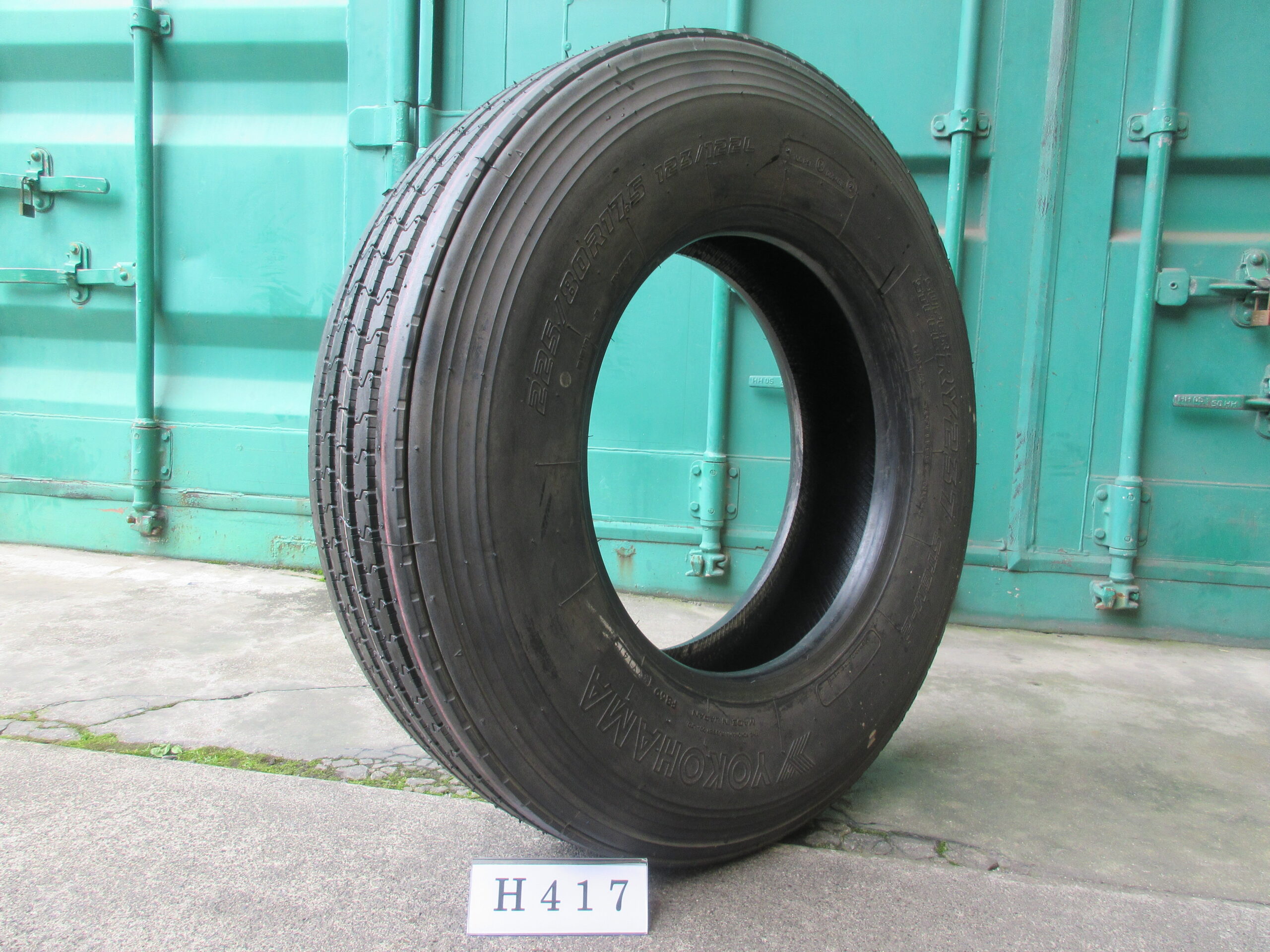 225/80R17.5  イボ付き   縦目　ヨコハマ  H417