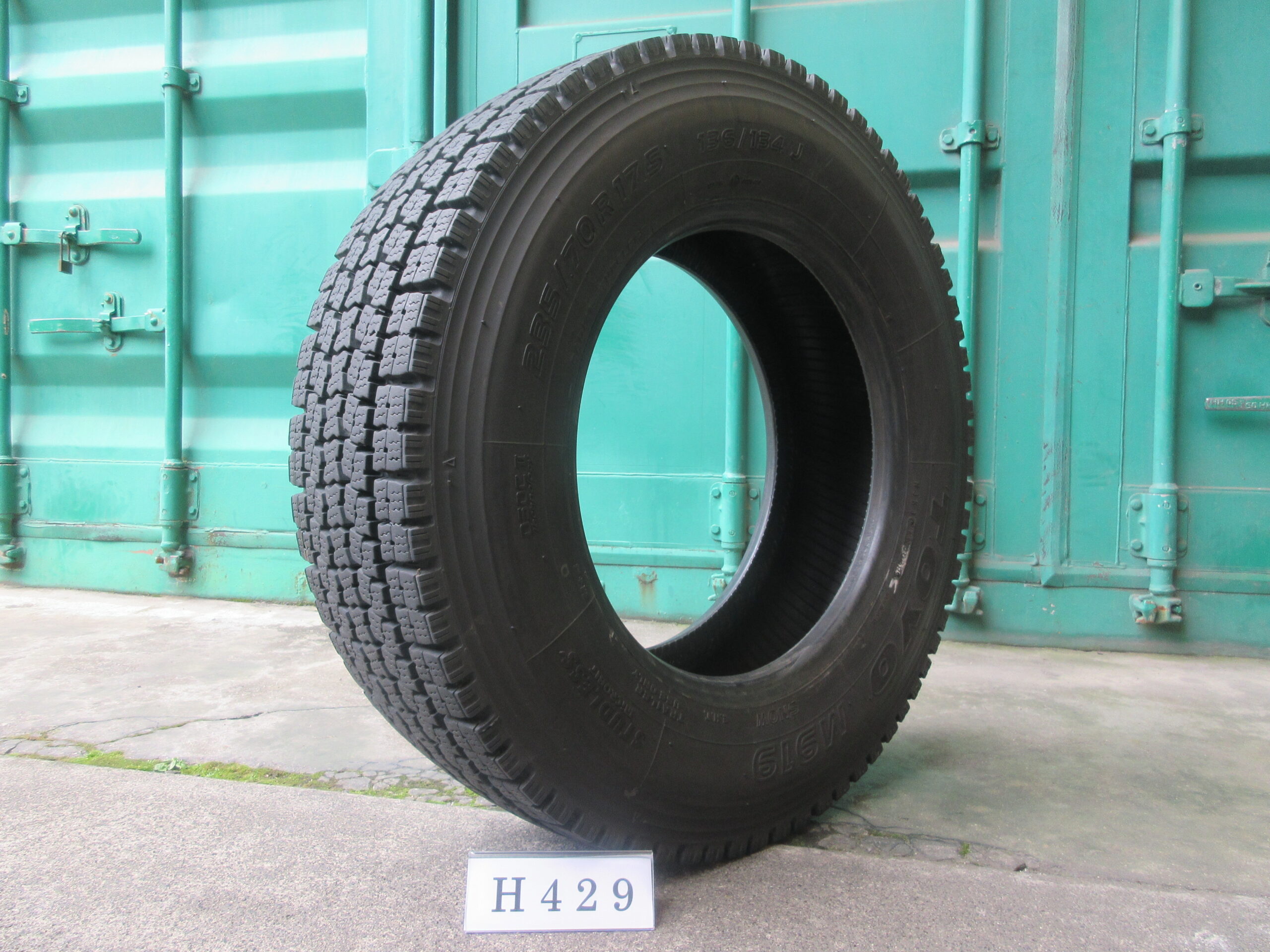 235/70R17.5   スタッドレス　トーヨー H429