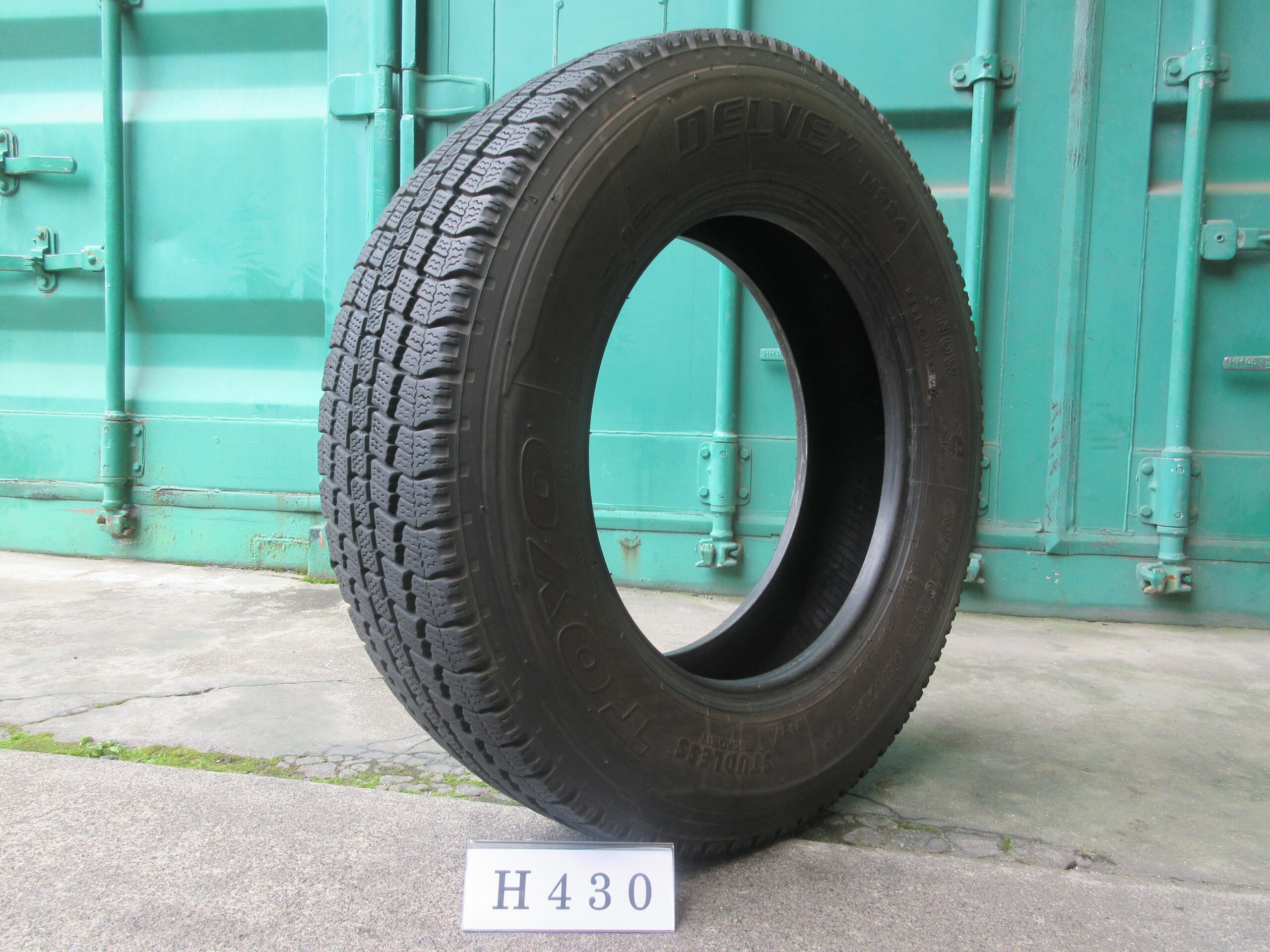 205/70R16   スタッドレス　トーヨー H430