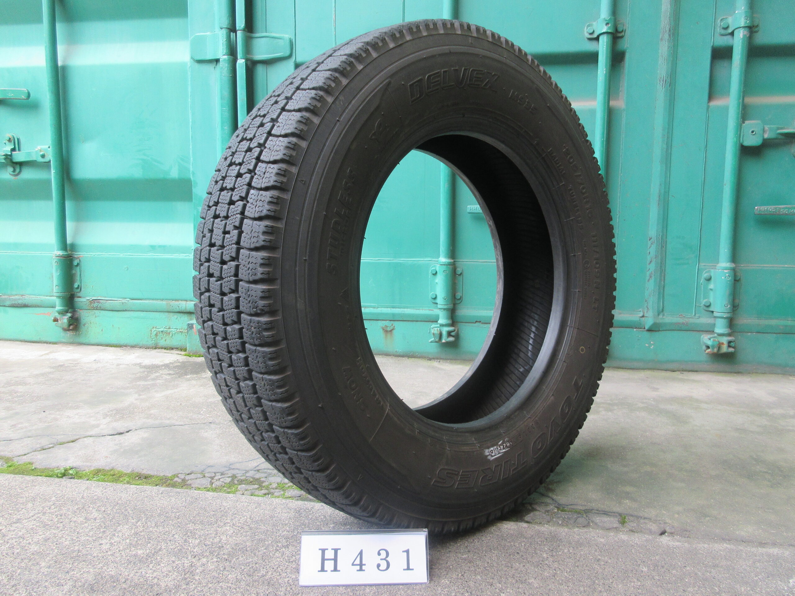 205/70R16   スタッドレス　トーヨー H431