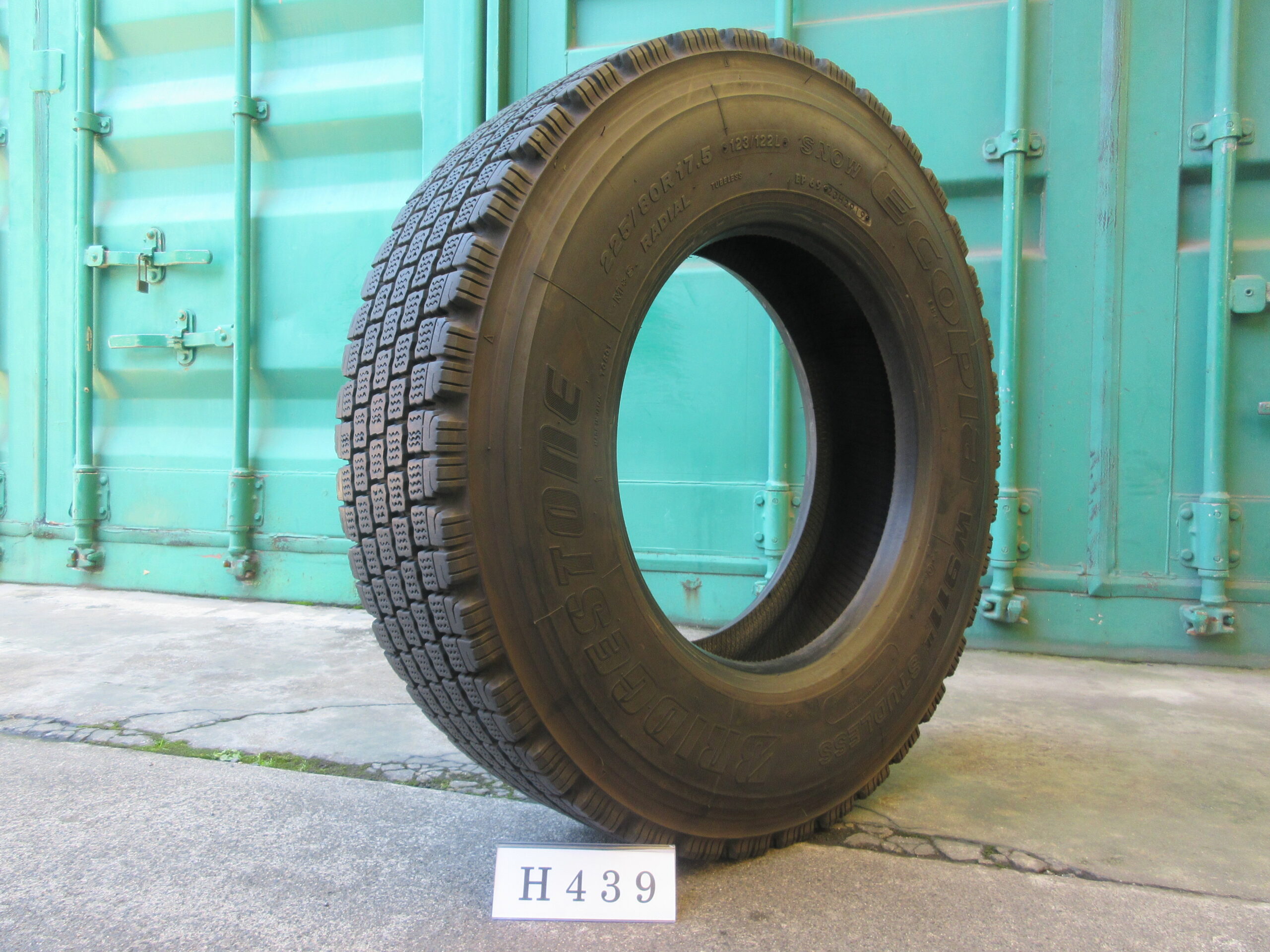 225/80R17.5   スタッドレス　ブリヂストン  H439