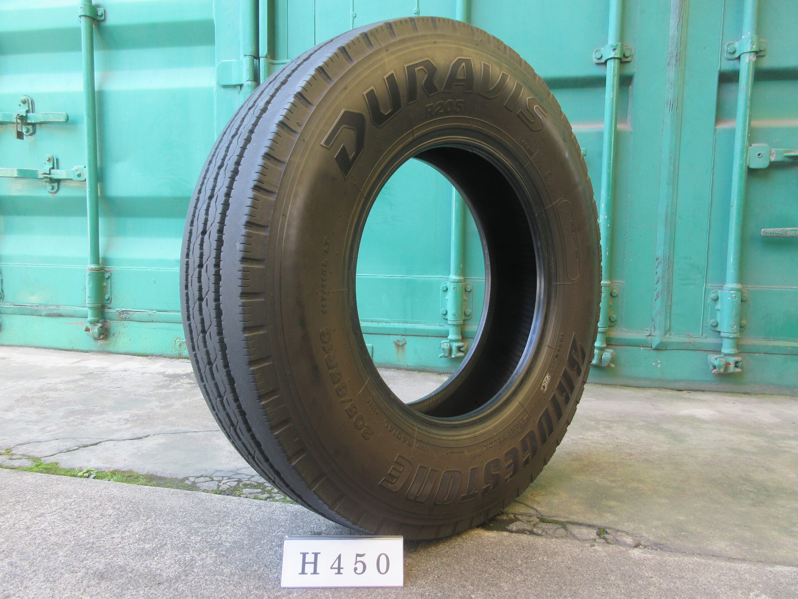 205/85R16  縦目　ブリヂストン H450