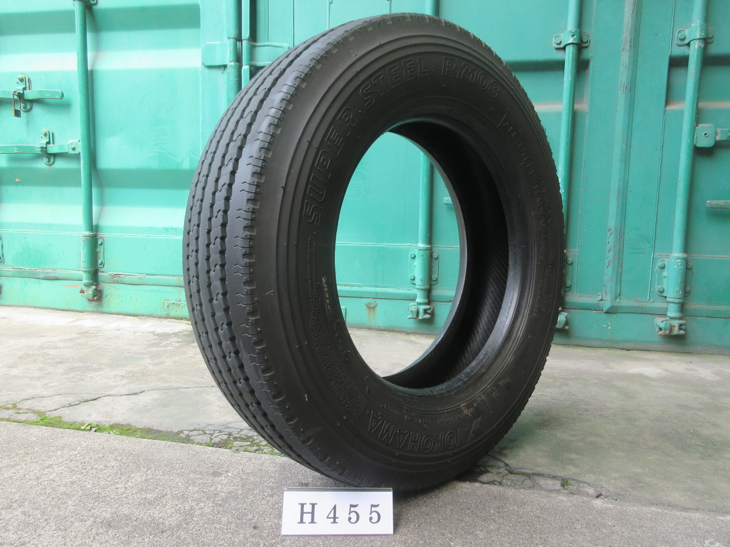 215/70R17.5   縦目　ヨコハマ  H455