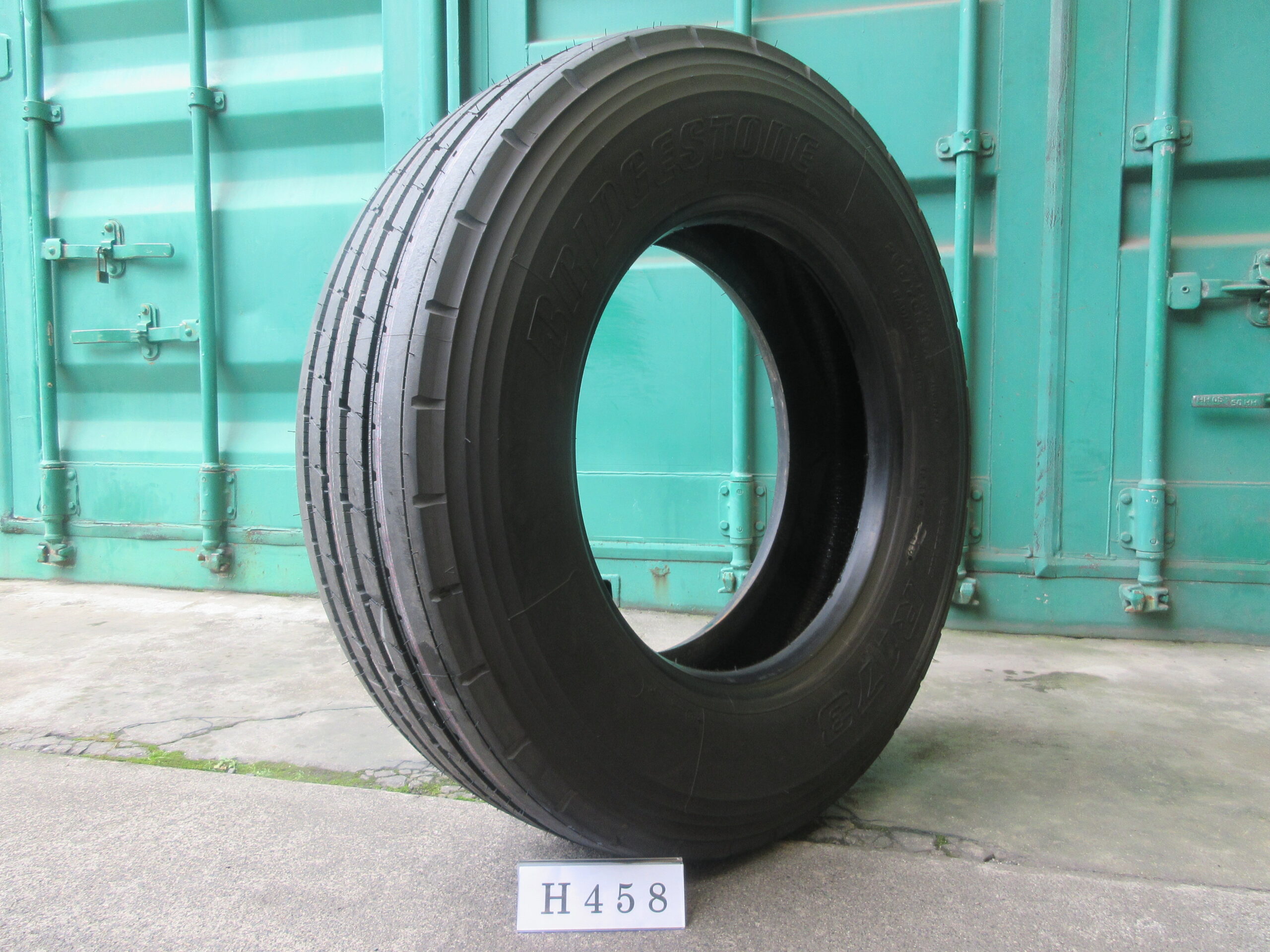 265/70R19.5  イボ付き   縦目　ブリヂストン H458