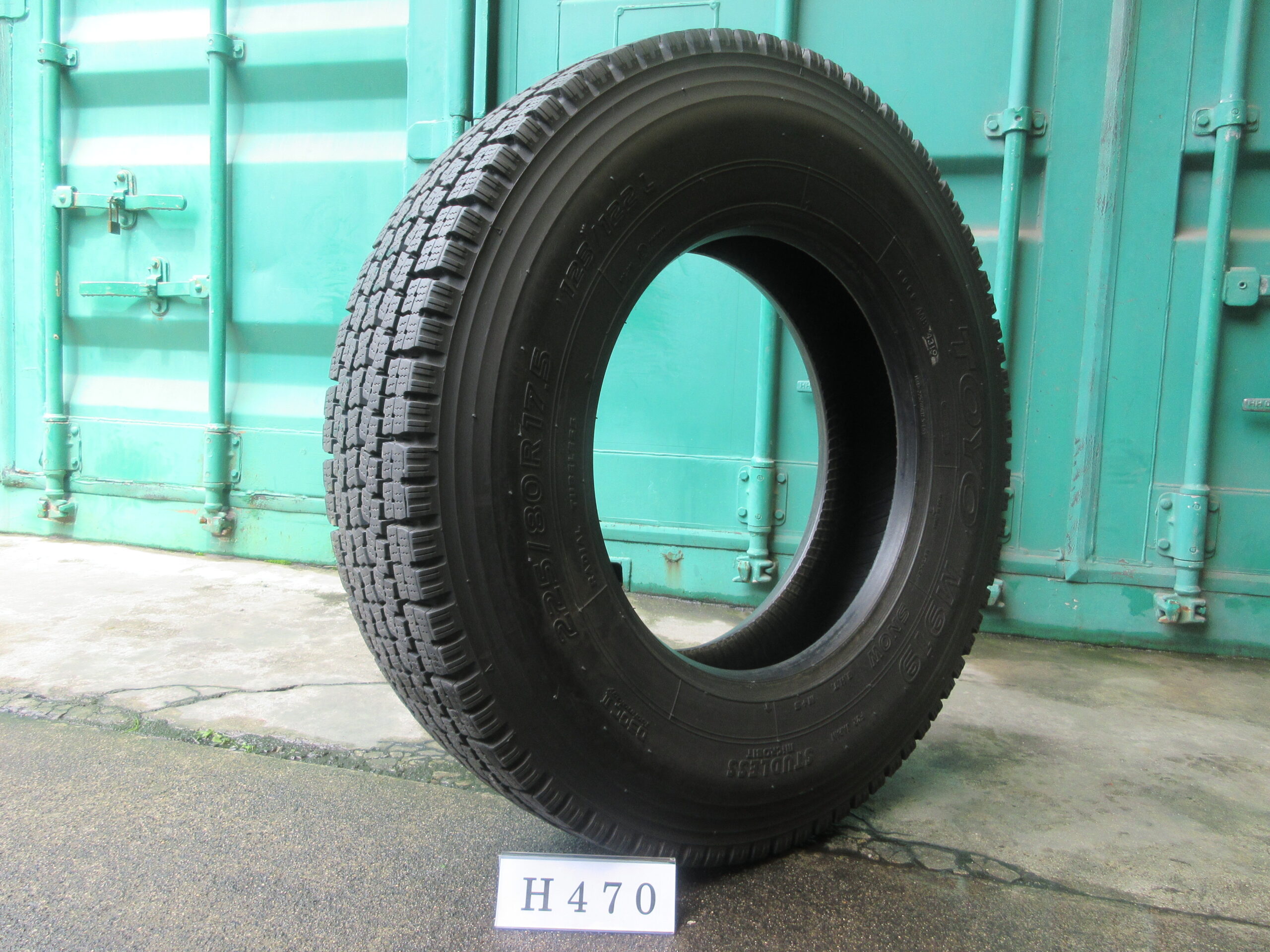 225/80R17.5  スタッドレス　トーヨー H470
