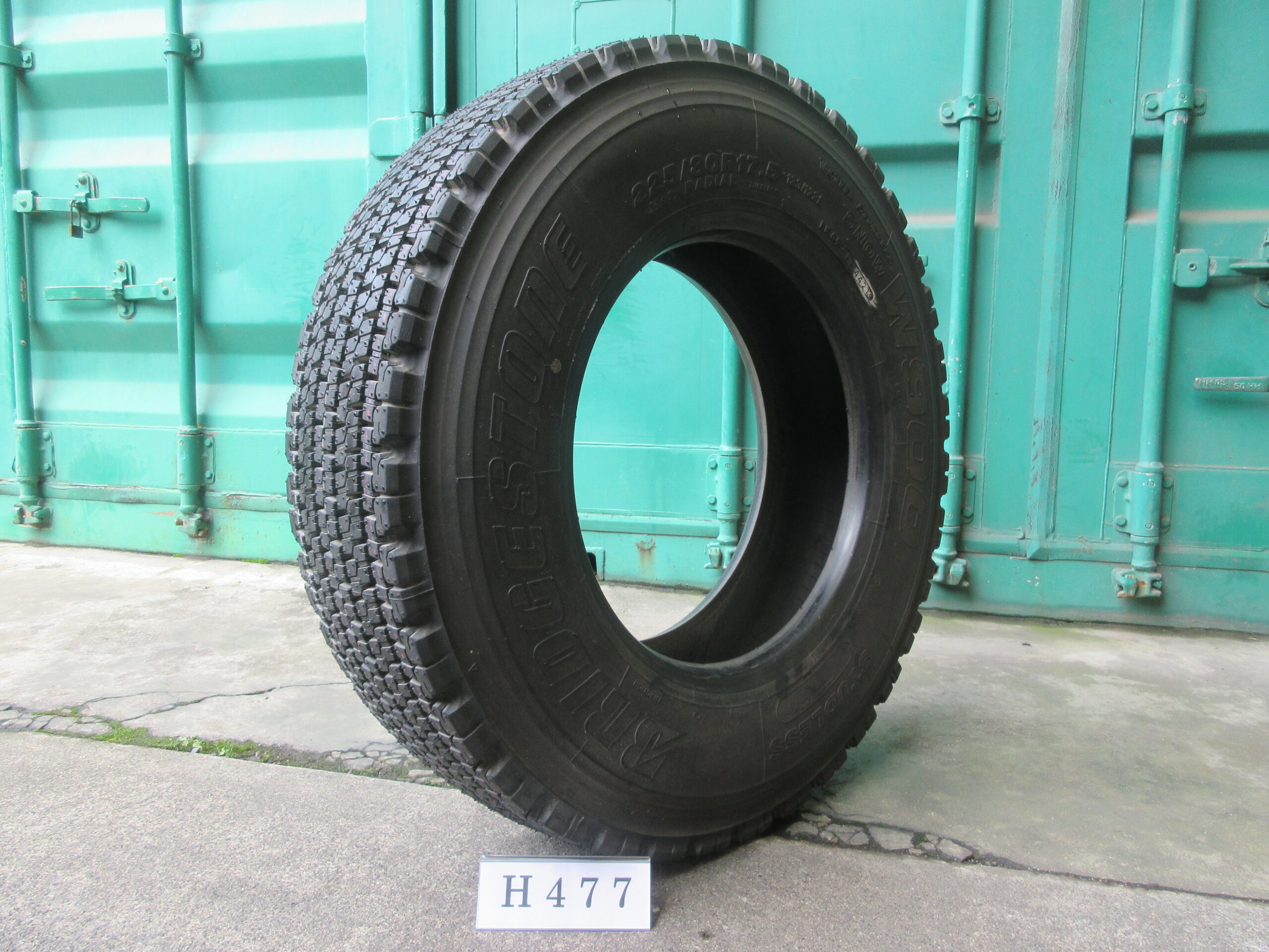 225/80R17.5  イボ付き      スタッドレス　ブリヂストン  H477