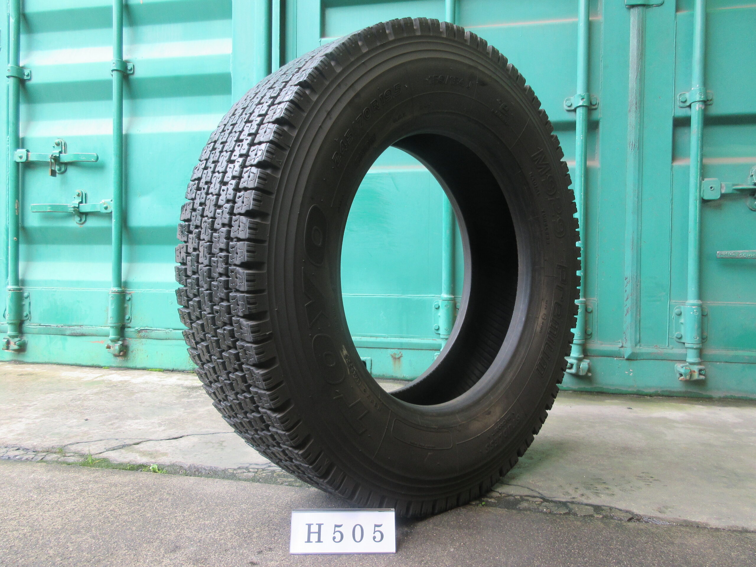 245/70R19.5   スタッドレス　トーヨー H505