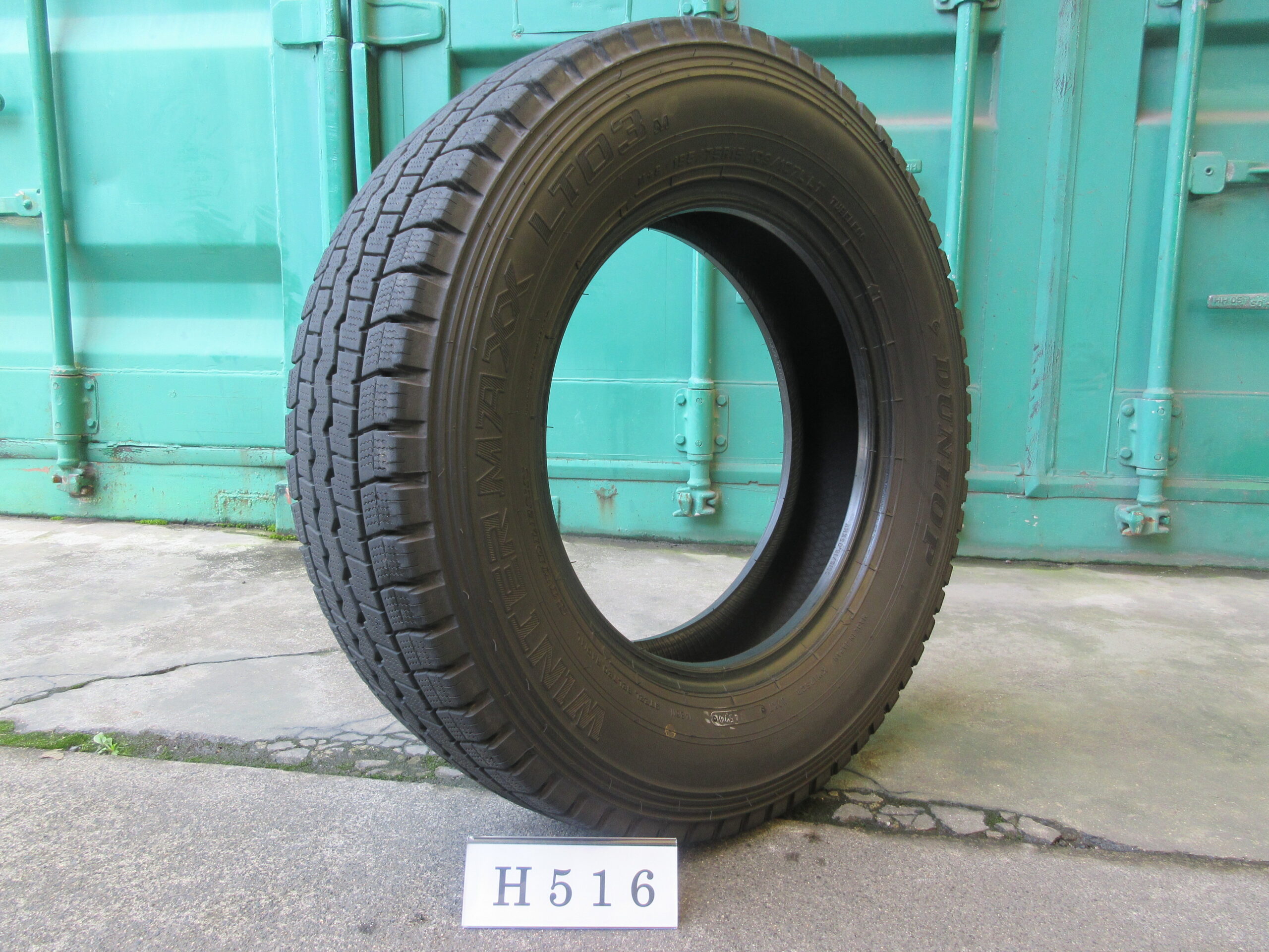 195/75R15  スタッドレス　ダンロップ H516